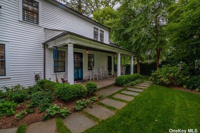 323 Forest Rd, Flushing, NY 11363-1313