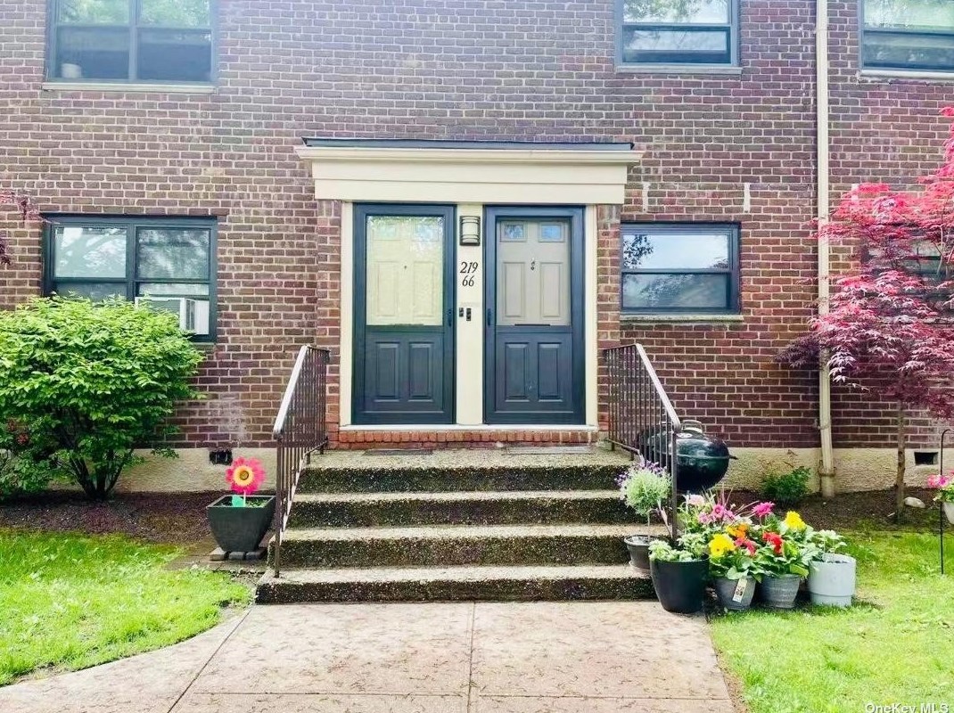 219-66 75th Ave, Flushing, NY 11364-6046