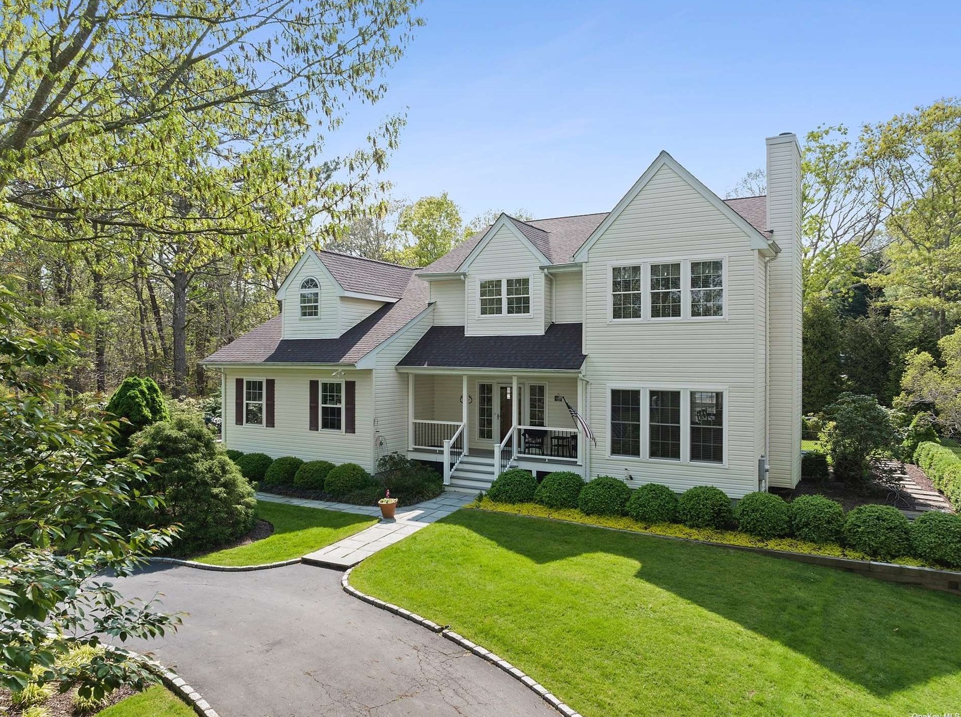 15 Hollow Ln, West Hampton, NY 11977-1011