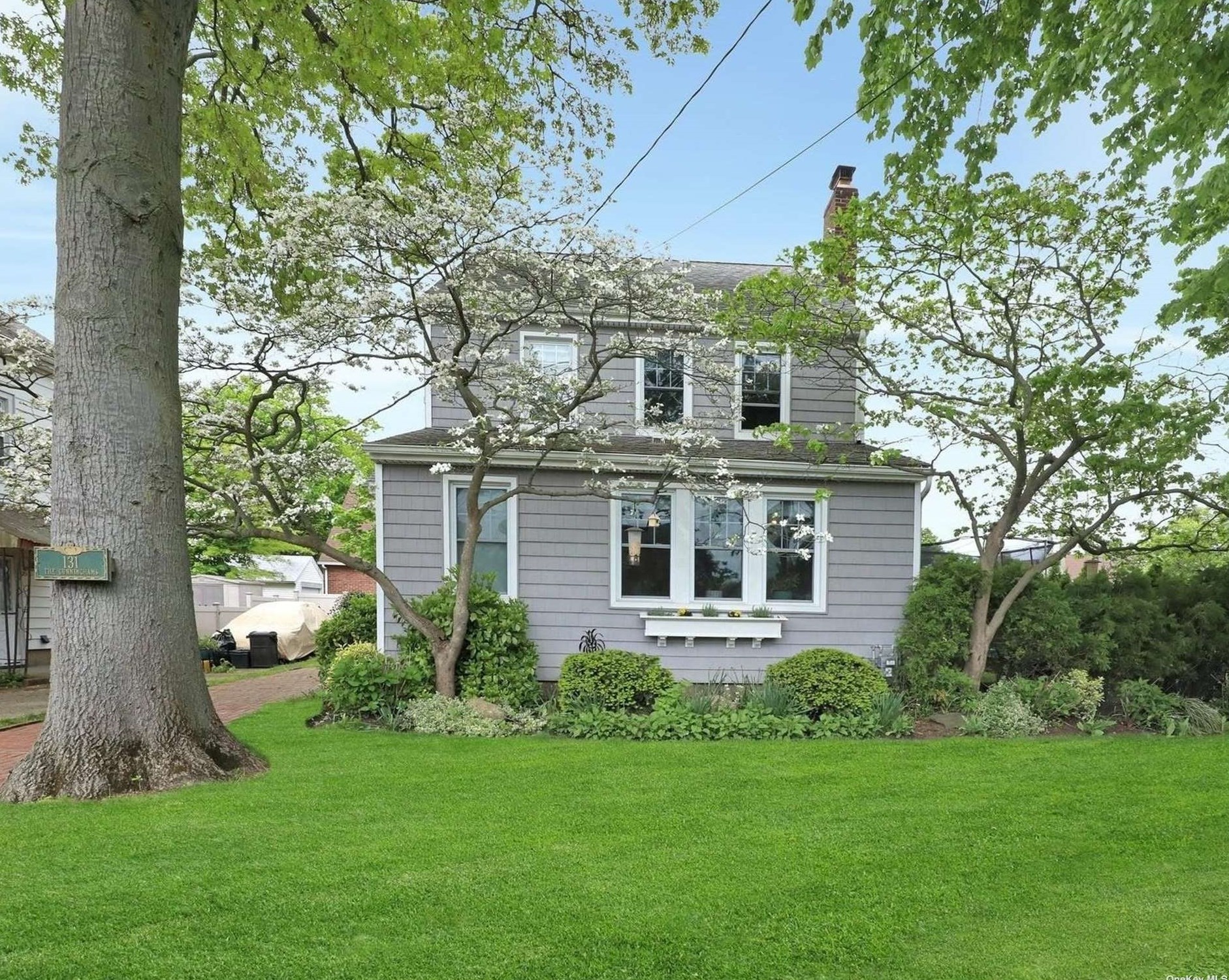 131 Wicks Ln, Malverne, NY 11565-2248