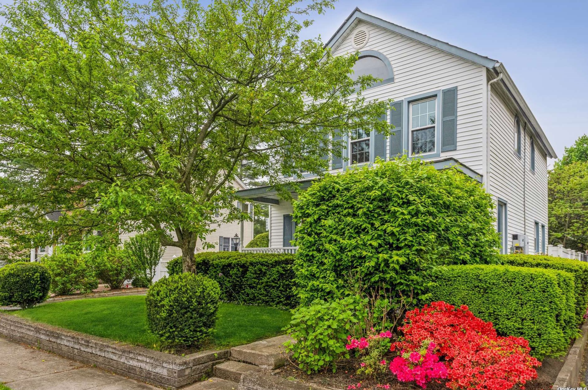 48 Winthrop St, Lynbrook, NY 11563