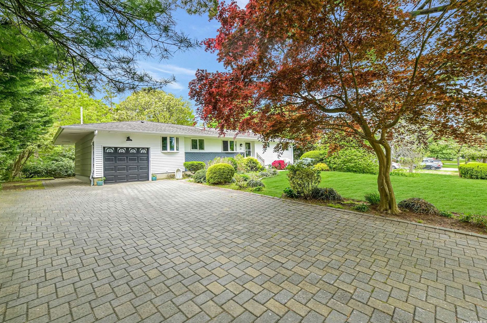 14 Ingelore Ct, Smithtown, NY 11787-1526