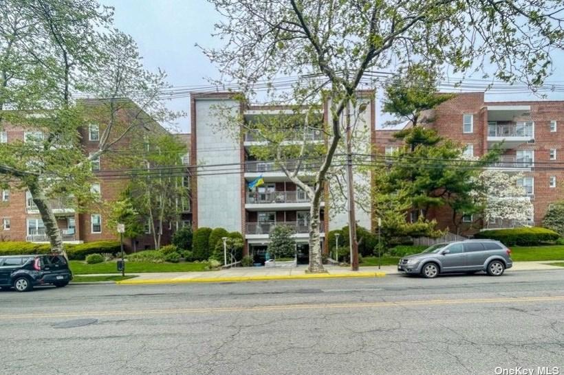 100 Brooklyn Ave #3u, Freeport, NY 11520