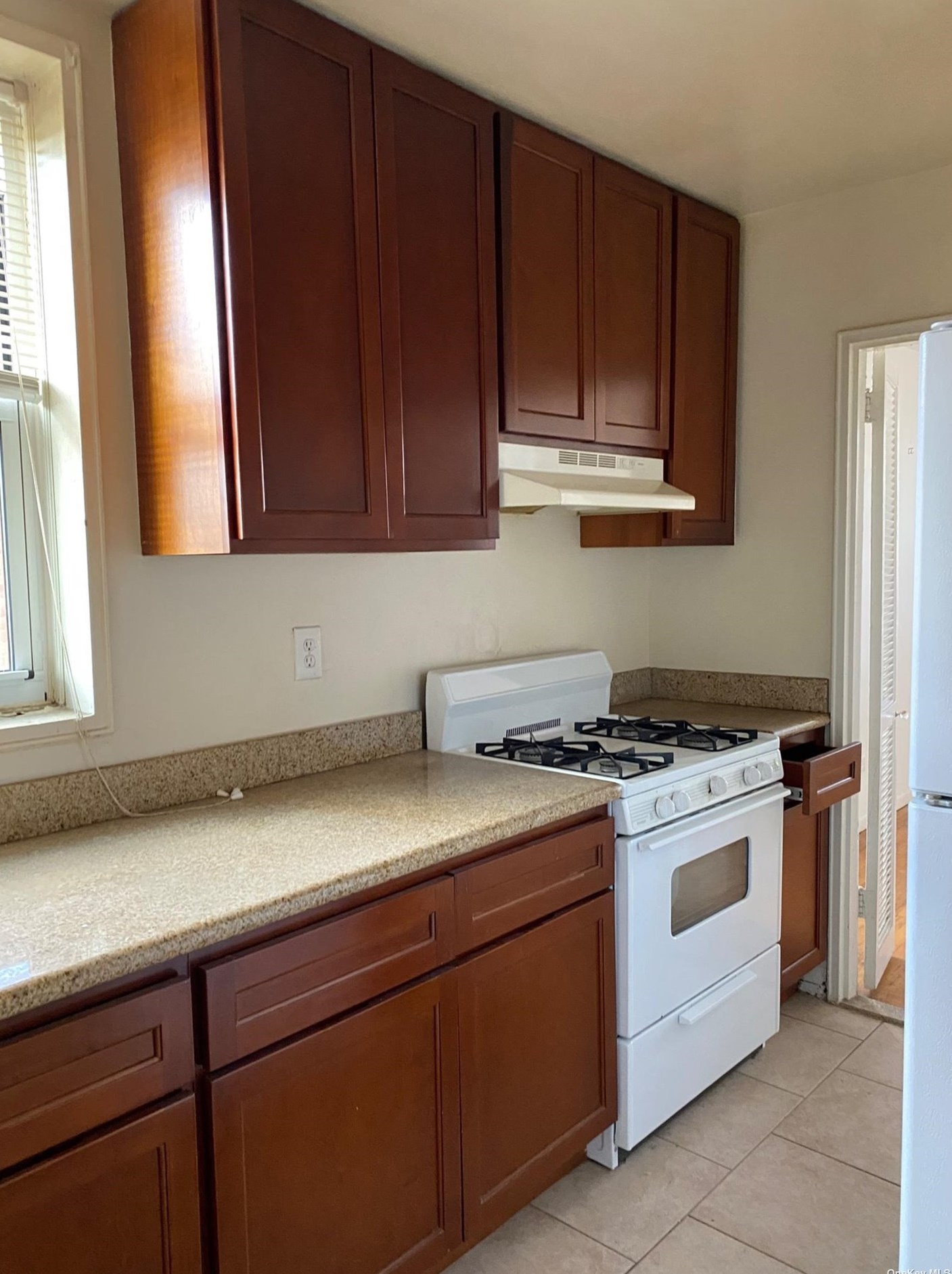 21050 41st Ave, Flushing, NY 11361