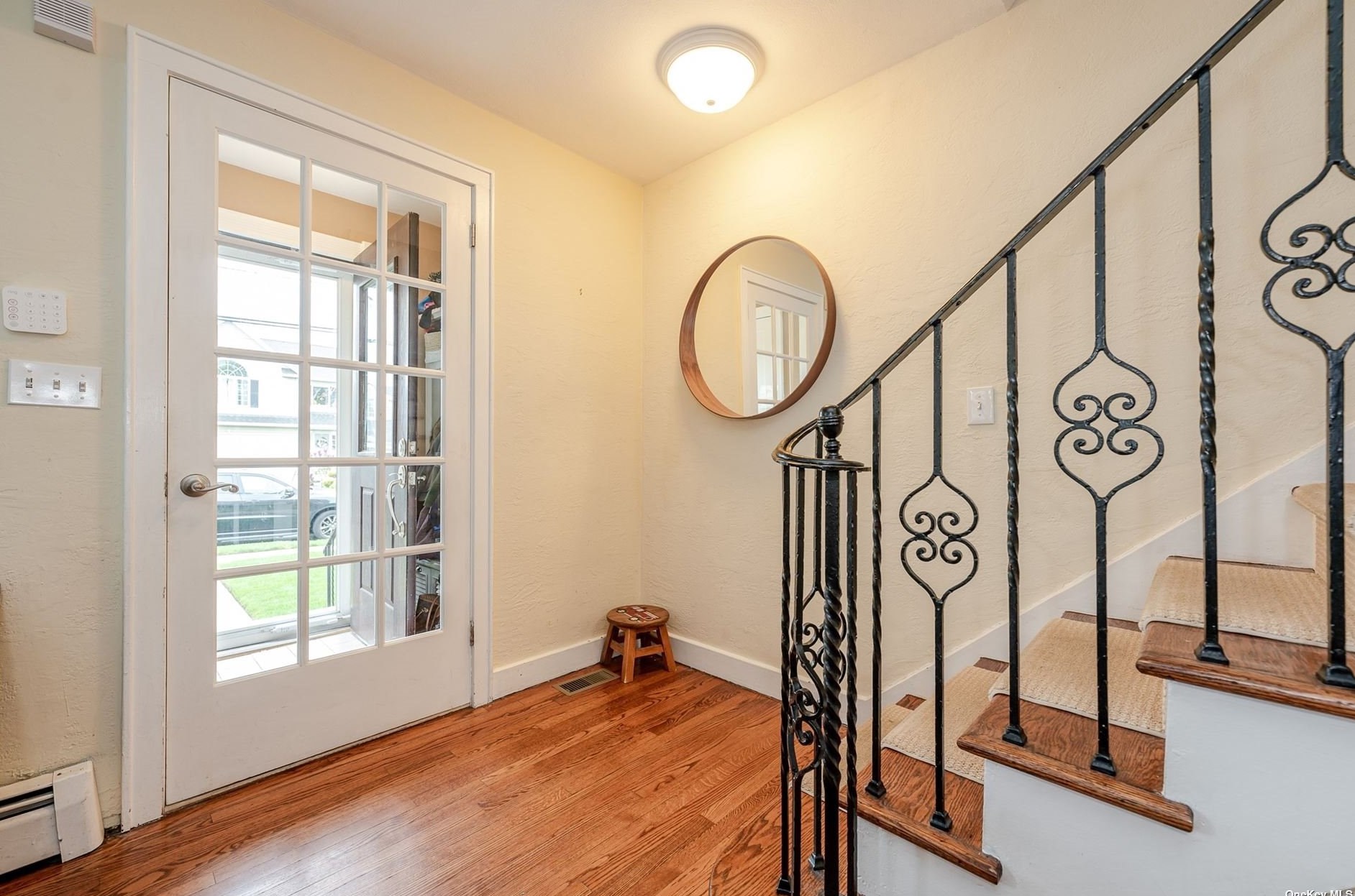 2460 Westlake Ave, Rockville Centre, NY 11572-1716