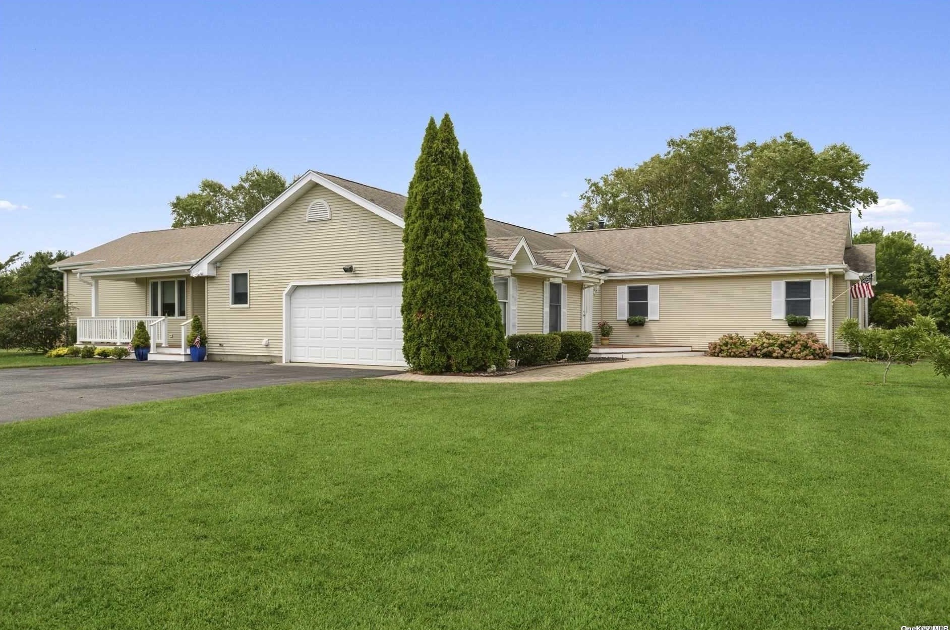 250 Farmveu Rd, Mattituck, NY 11952-3714