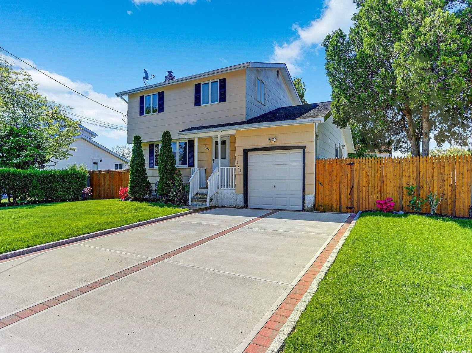 364 Whipple St, Pine Air, NY 11717-2846