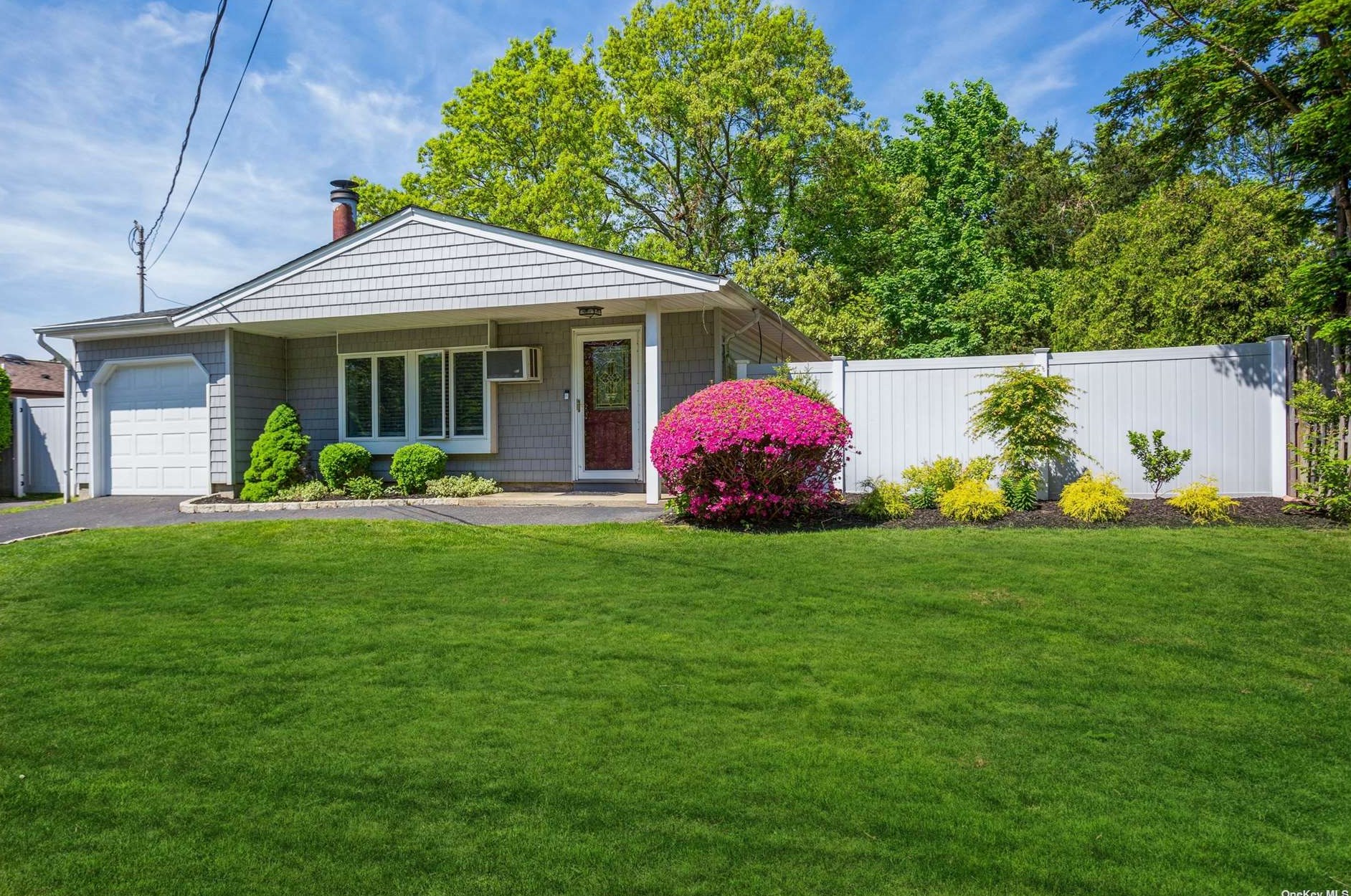 392 Boyle Rd, Selden, NY 11784-1241