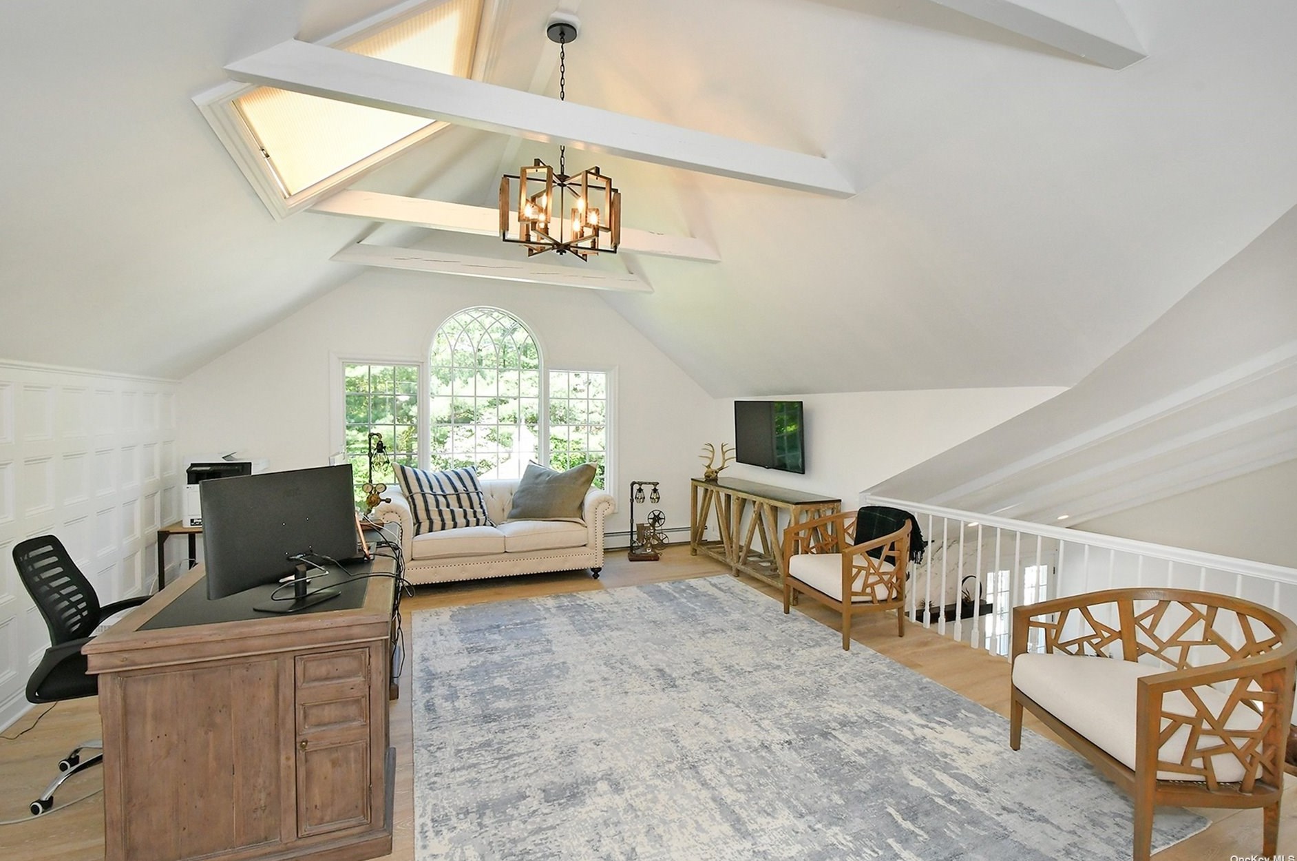 310 Annandale Dr, Syosset NY  11791-1001 exterior