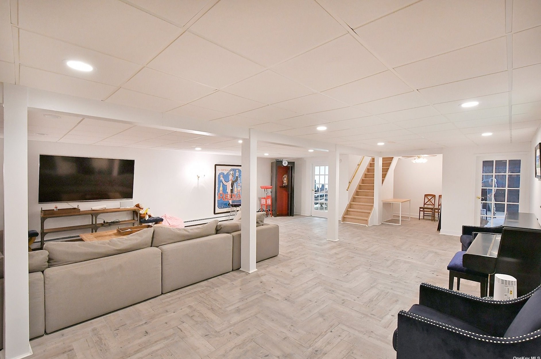 310 Annandale Dr, Syosset NY  11791-1001 exterior