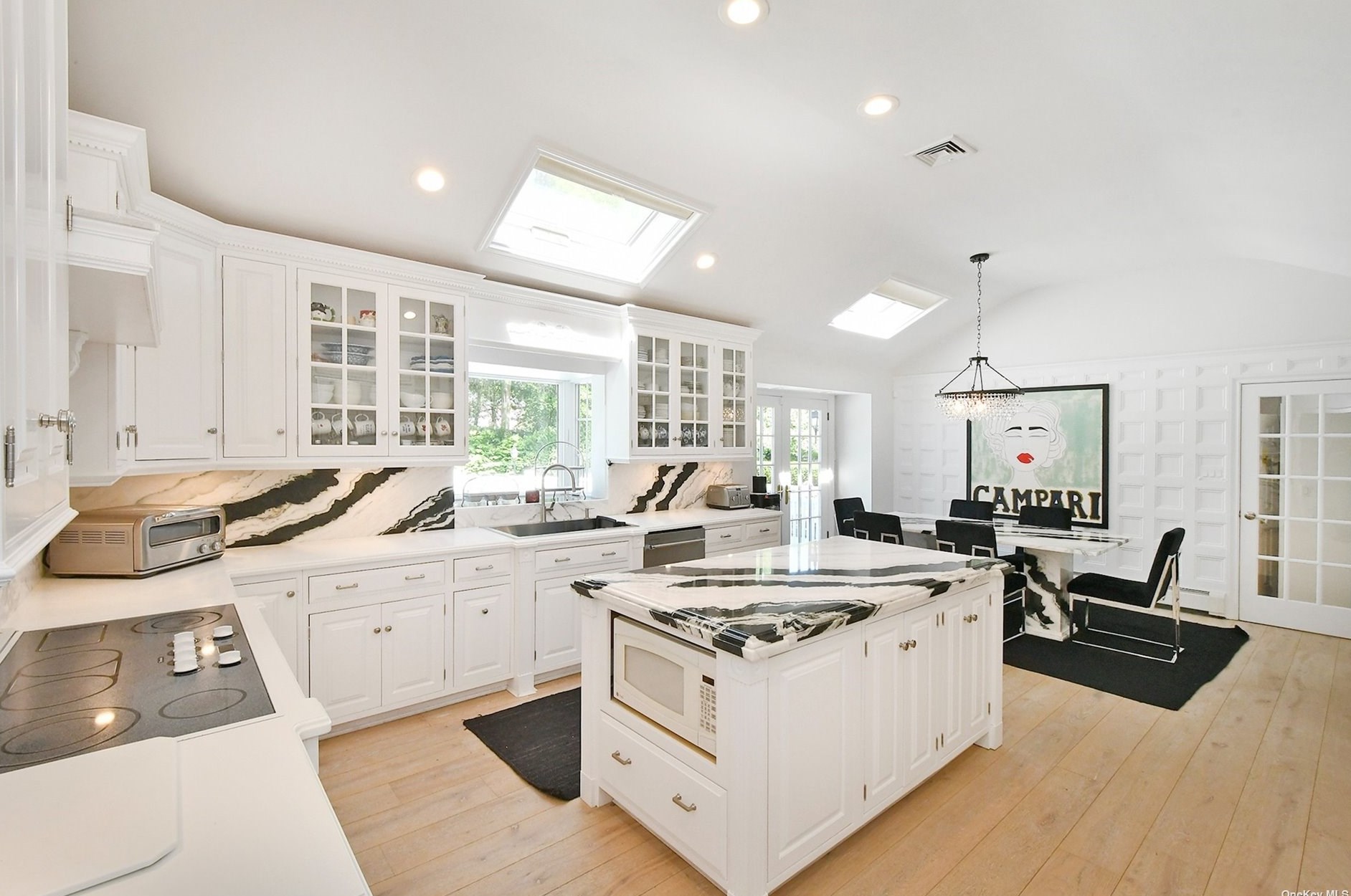 310 Annandale Dr, Syosset NY  11791-1001 exterior