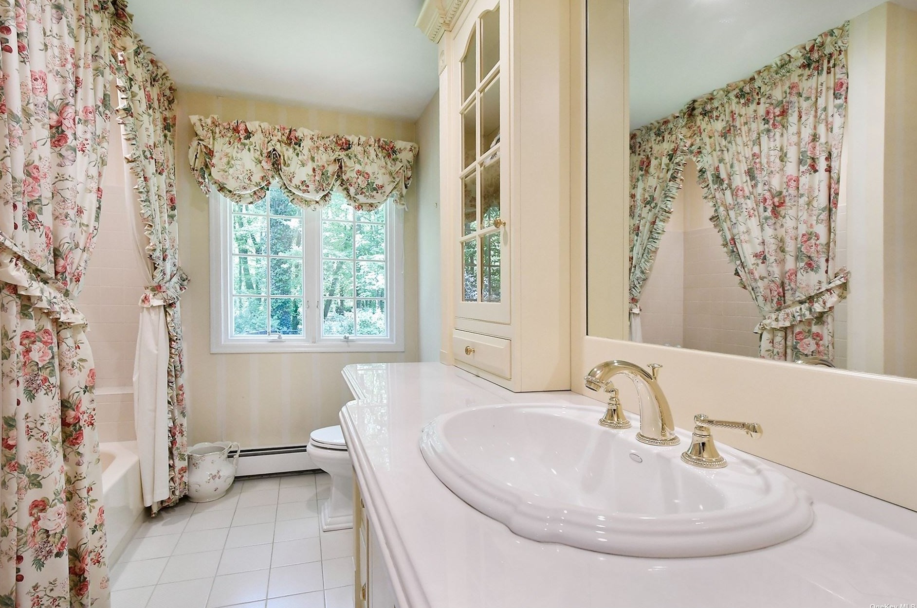 310 Annandale Dr, Syosset NY  11791-1001 exterior