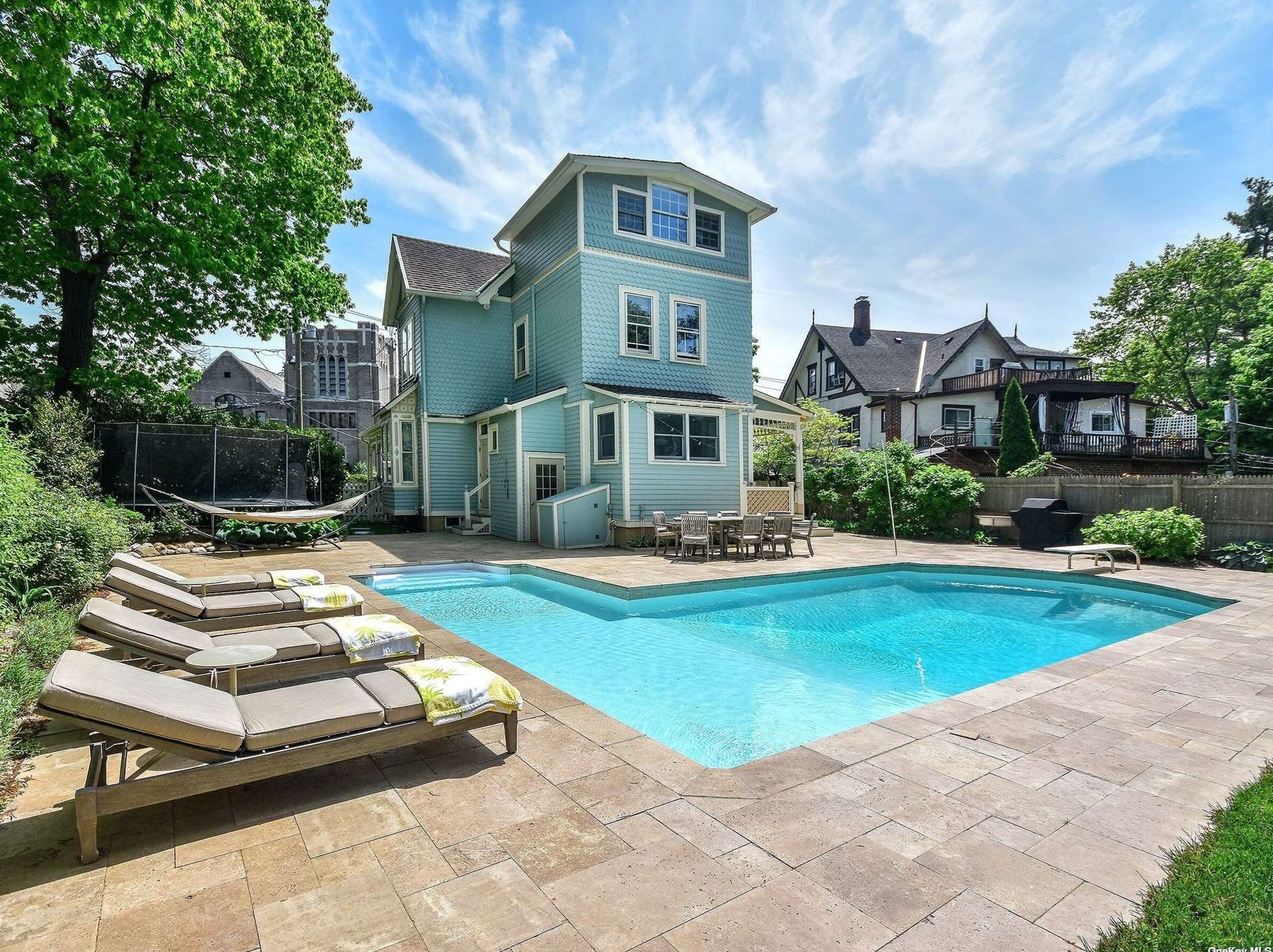 55 Summit Ave, Sea Cliff, NY 11579-1120