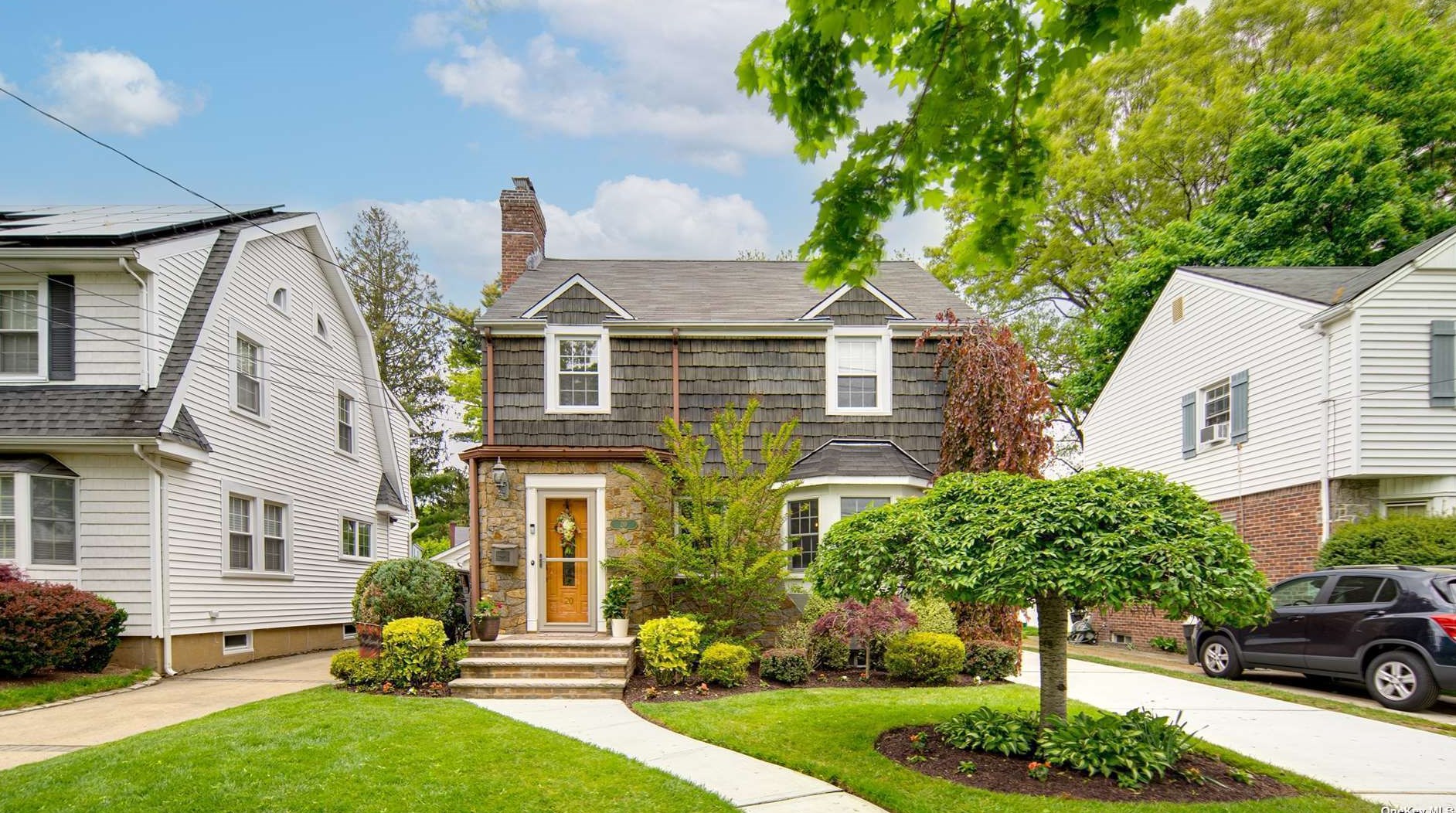 20 Malverne Ave, Malverne, NY 11565-1413