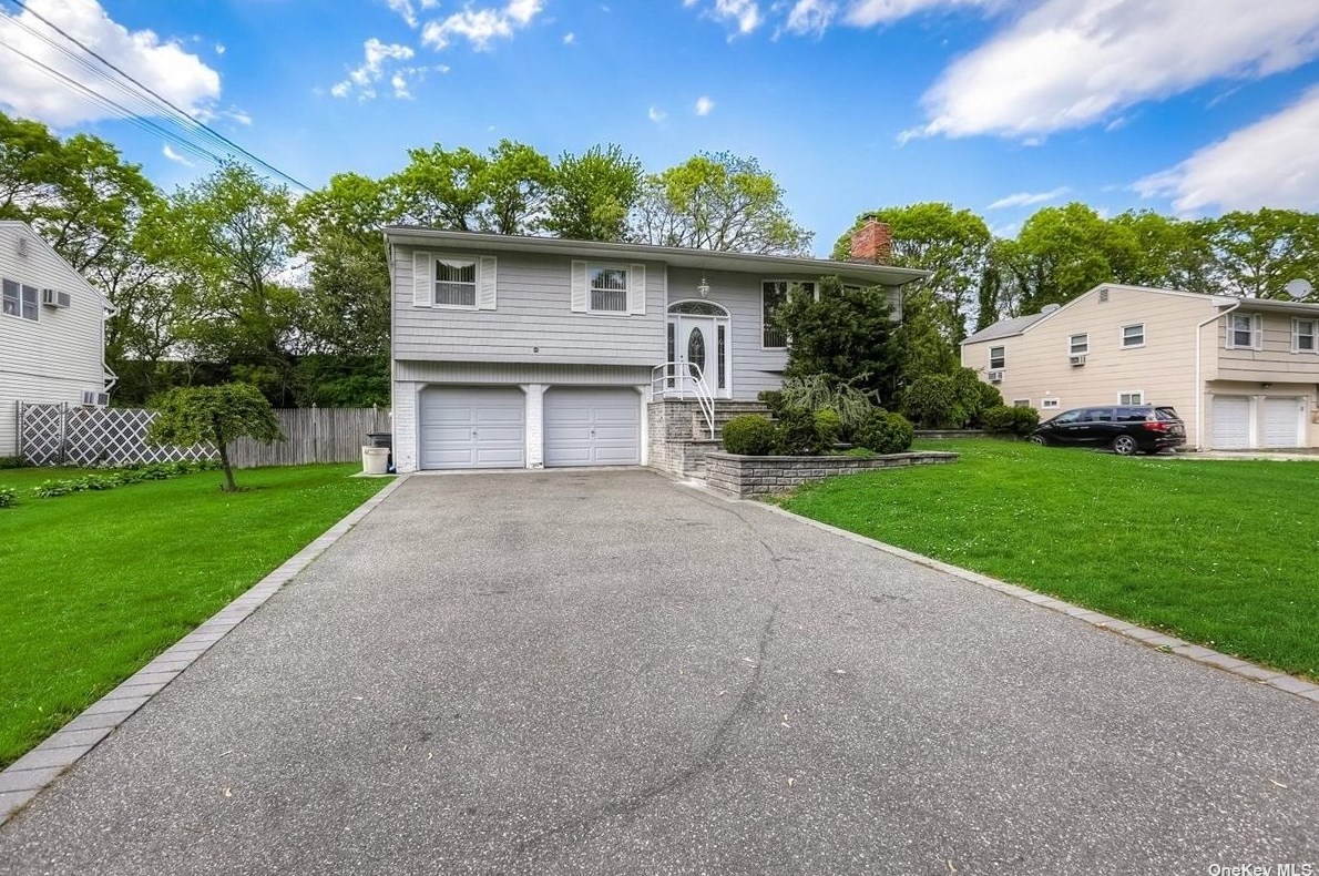 55 Woodbury Rd, Hauppauge, NY 11788-4729