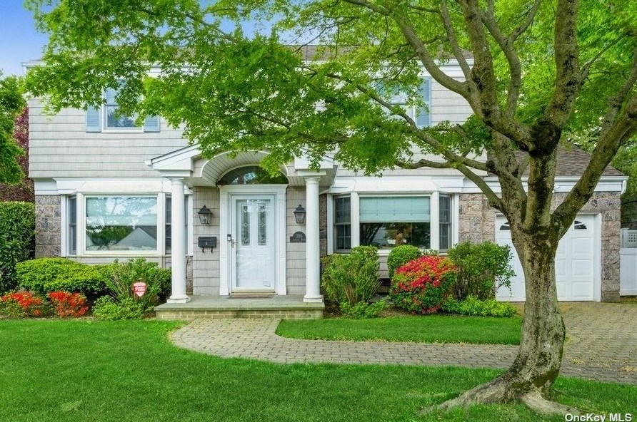 396 Laurel Rd, Rockville Centre, NY 11570-1414