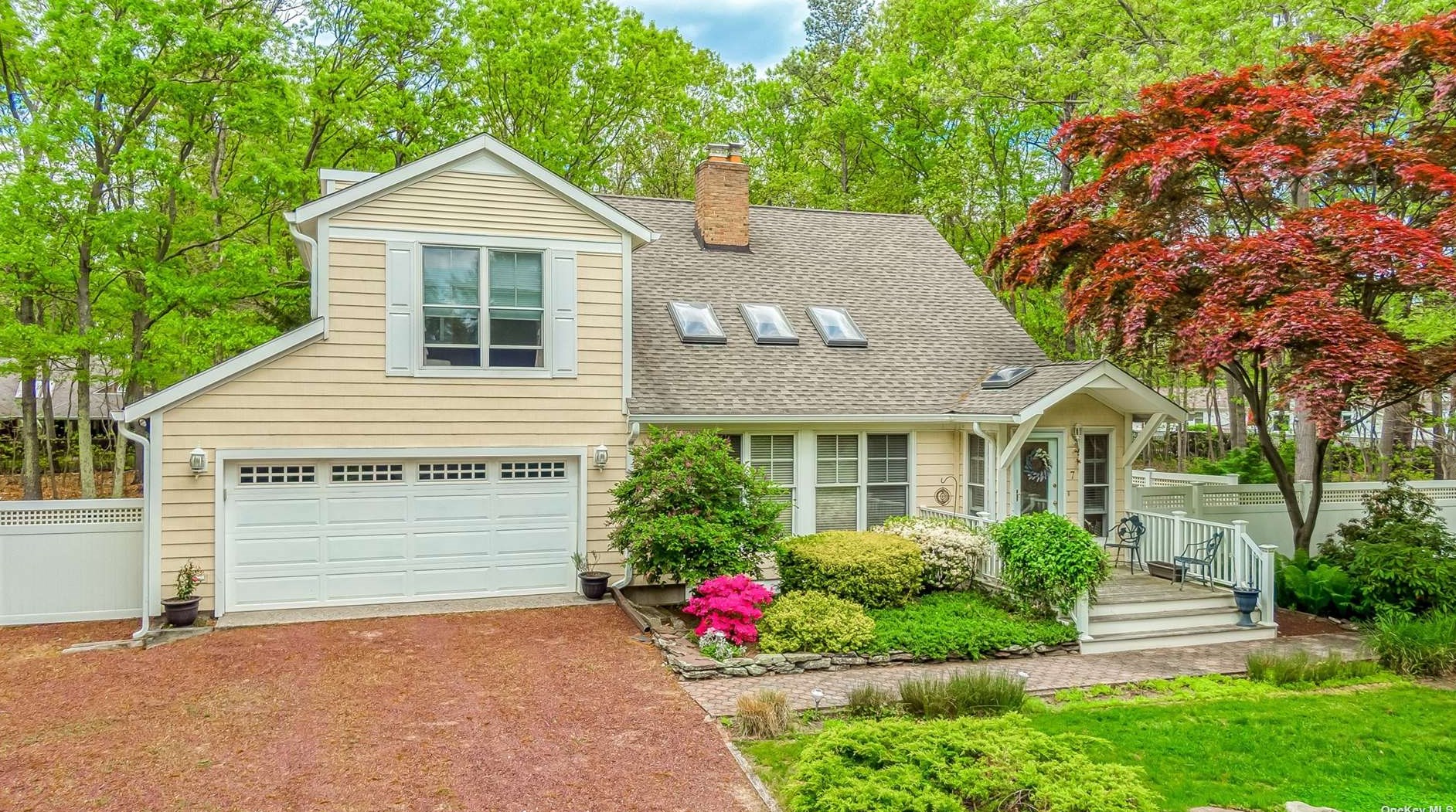 7 Sunreigh Ct, Miller Place, NY 11764