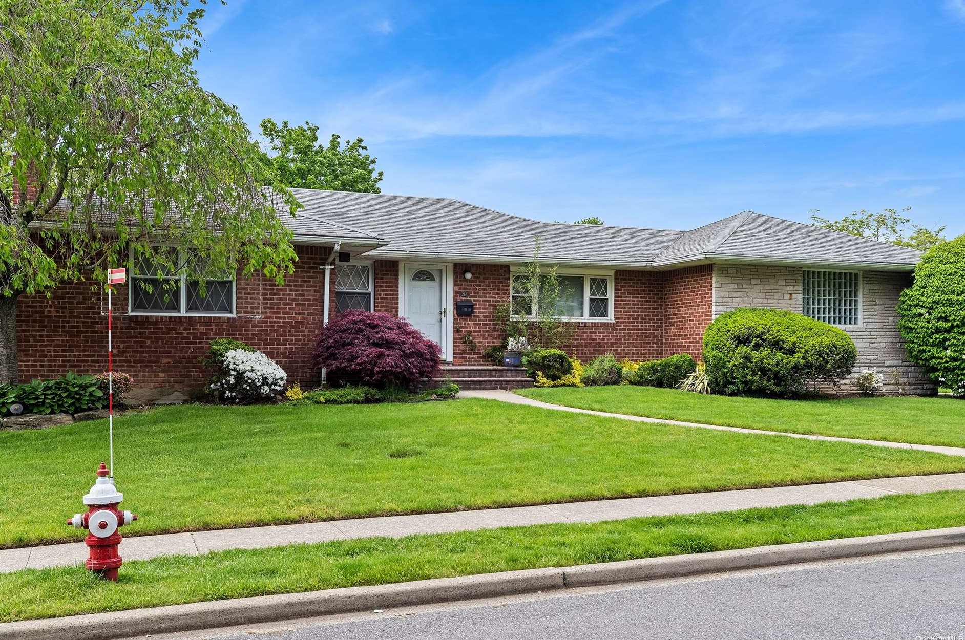 216 Willets Ln, Muttontown, NY 11753