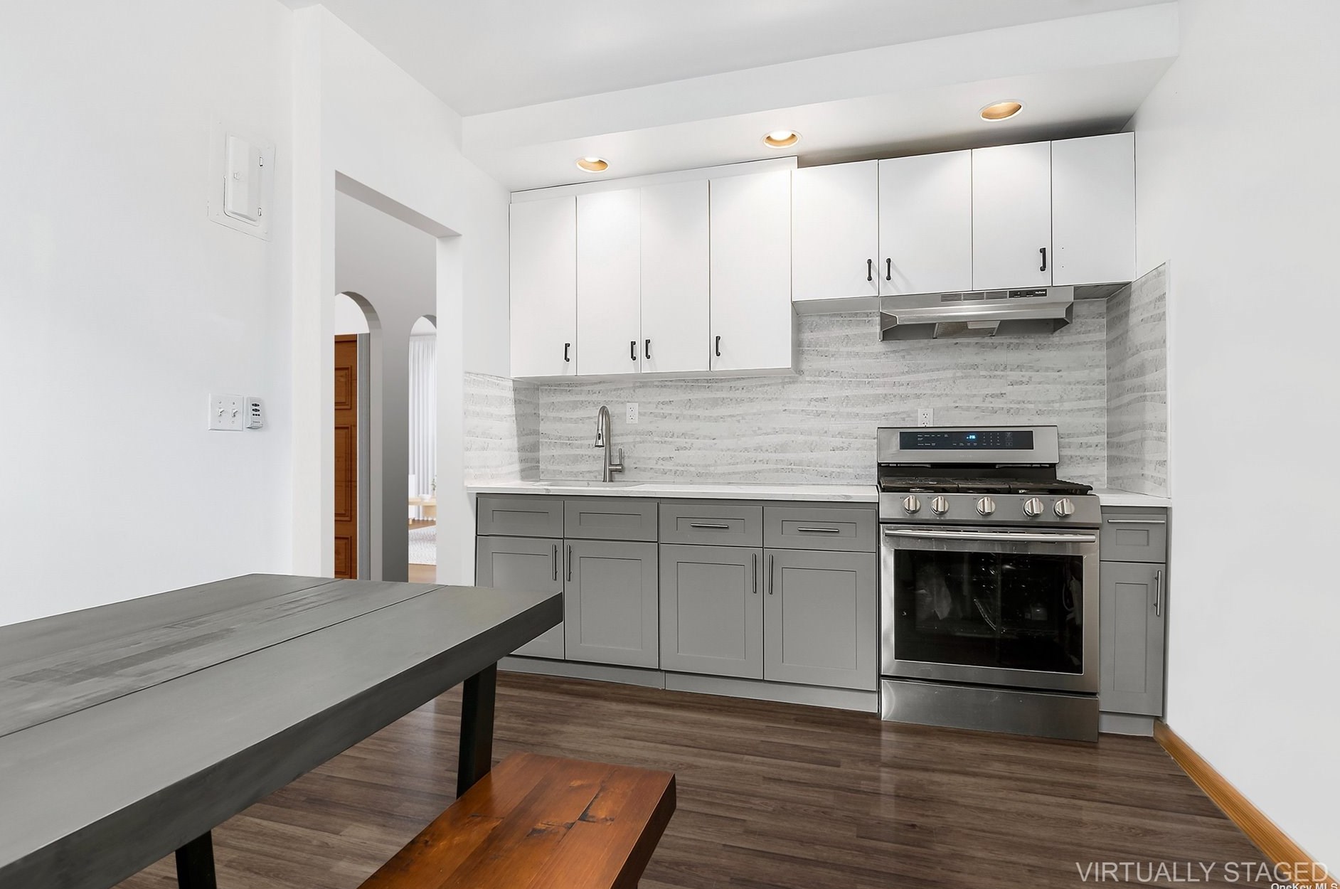 35-33 80th St, Flushing, NY 11372-1318