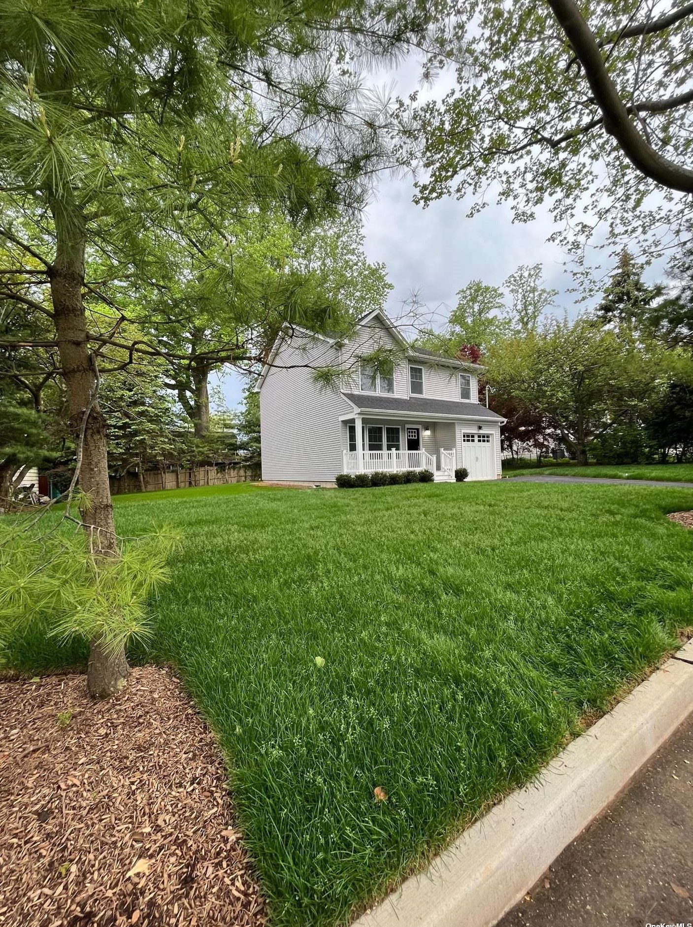 5 Abbington Pl, Northport, NY 11768