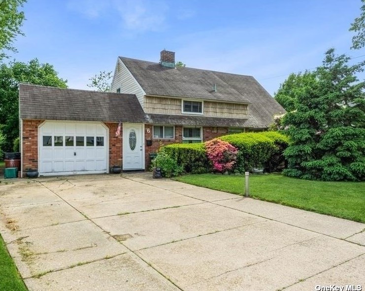 6 Thrush Ln, Plainedge, NY 11756-3211