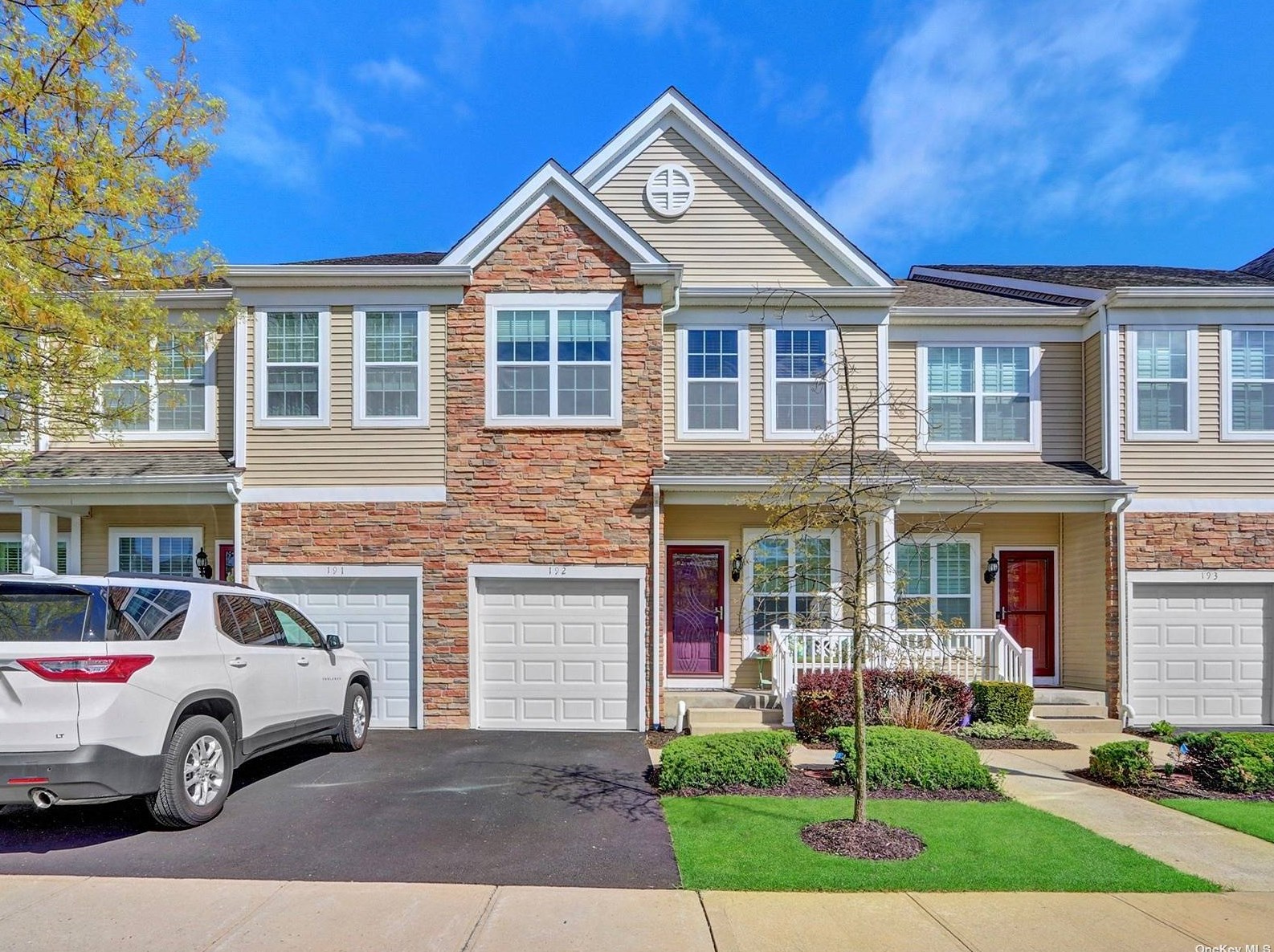 192 Somerset Dr, East Massapequa, NY 11758-3758