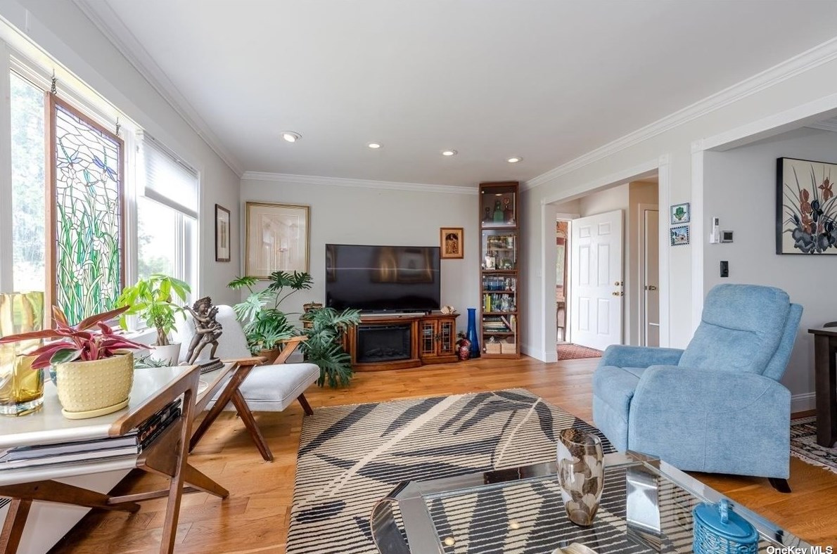 541 Park Ave, East Atlantic Beach NY  11561-3741 exterior