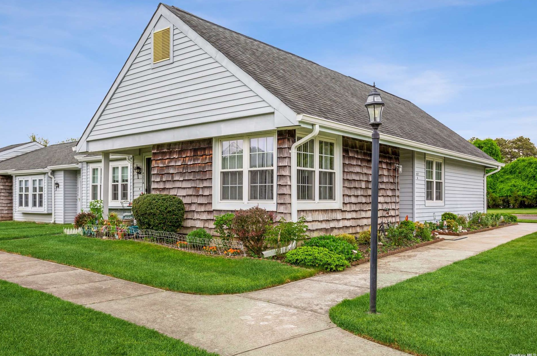 427 Aylesbury Ct #a, Panamoka, NY 11961