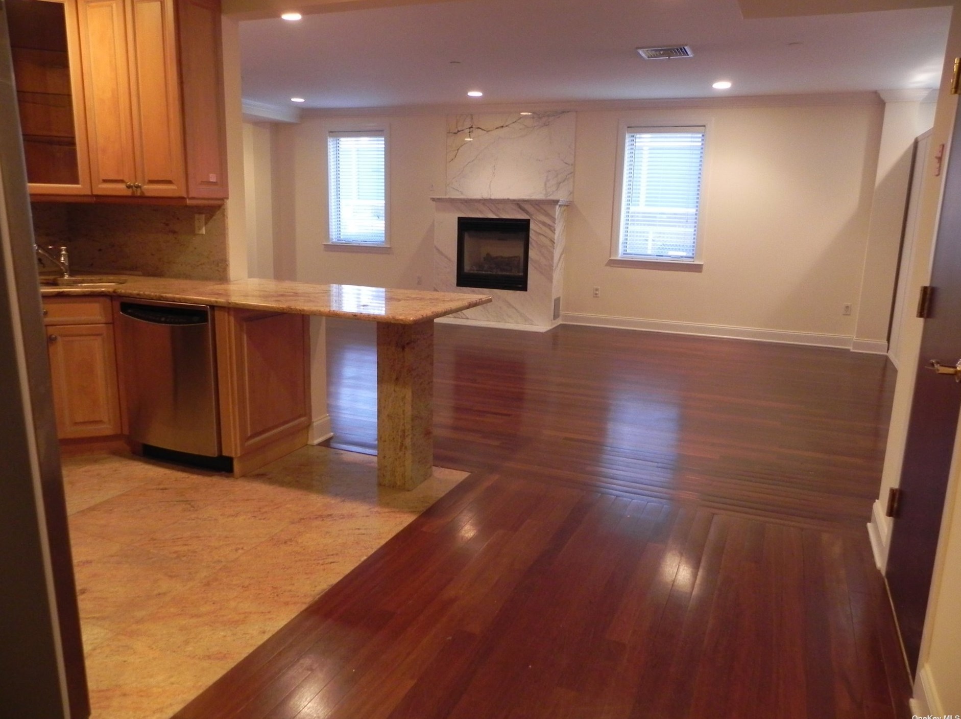 171 Great Neck Rd Apt 2m, Great Neck, NY