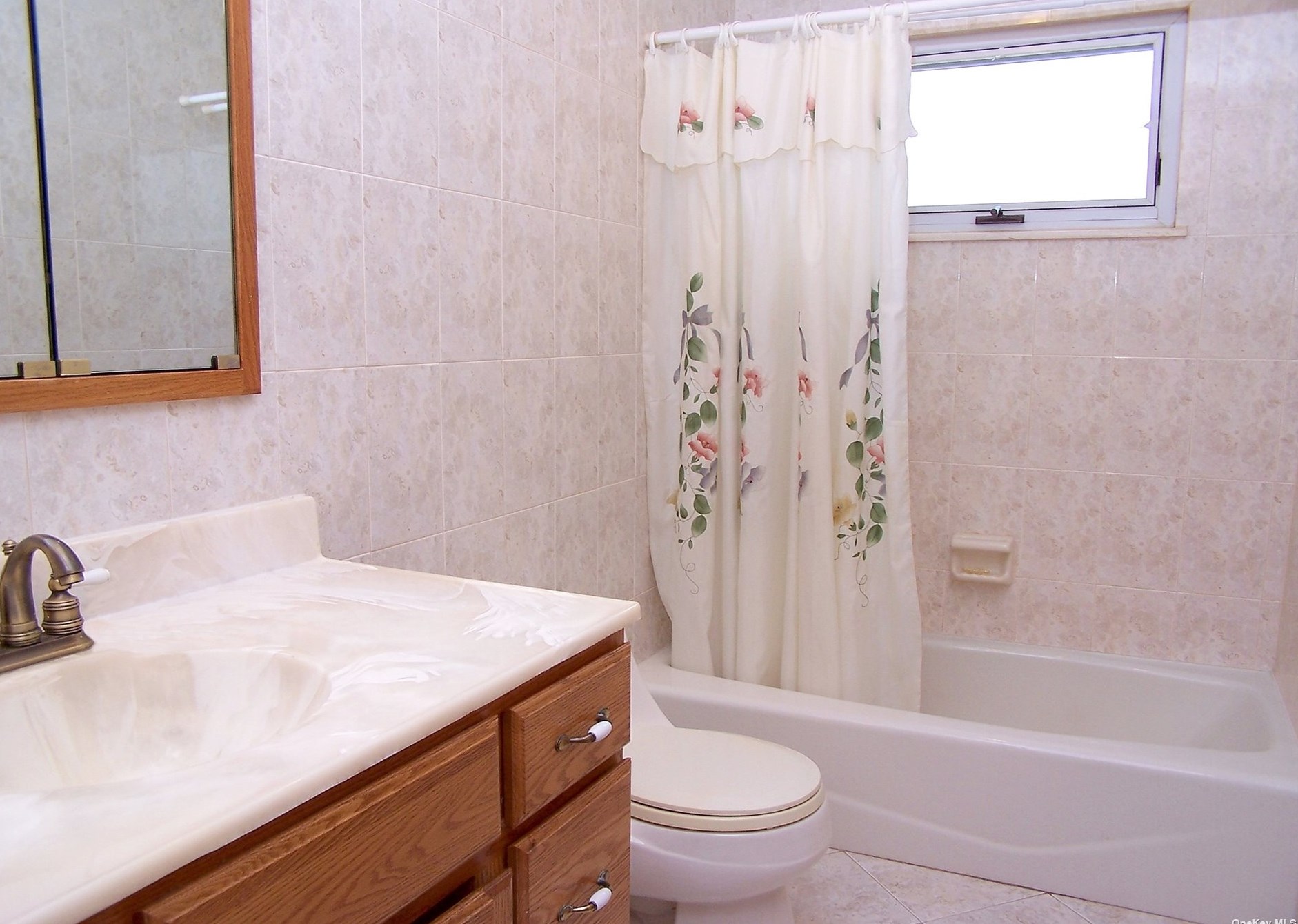 1947 Louis Kossuth Ave, Hauppauge NY 11779-6423 exterior