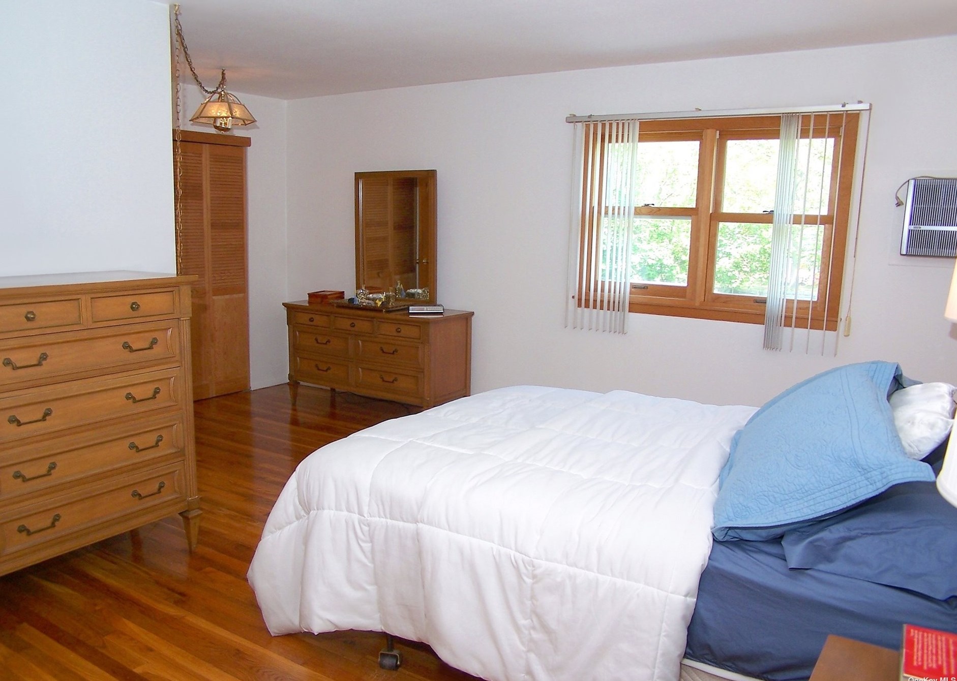 1947 Louis Kossuth Ave, Hauppauge NY 11779-6423 exterior