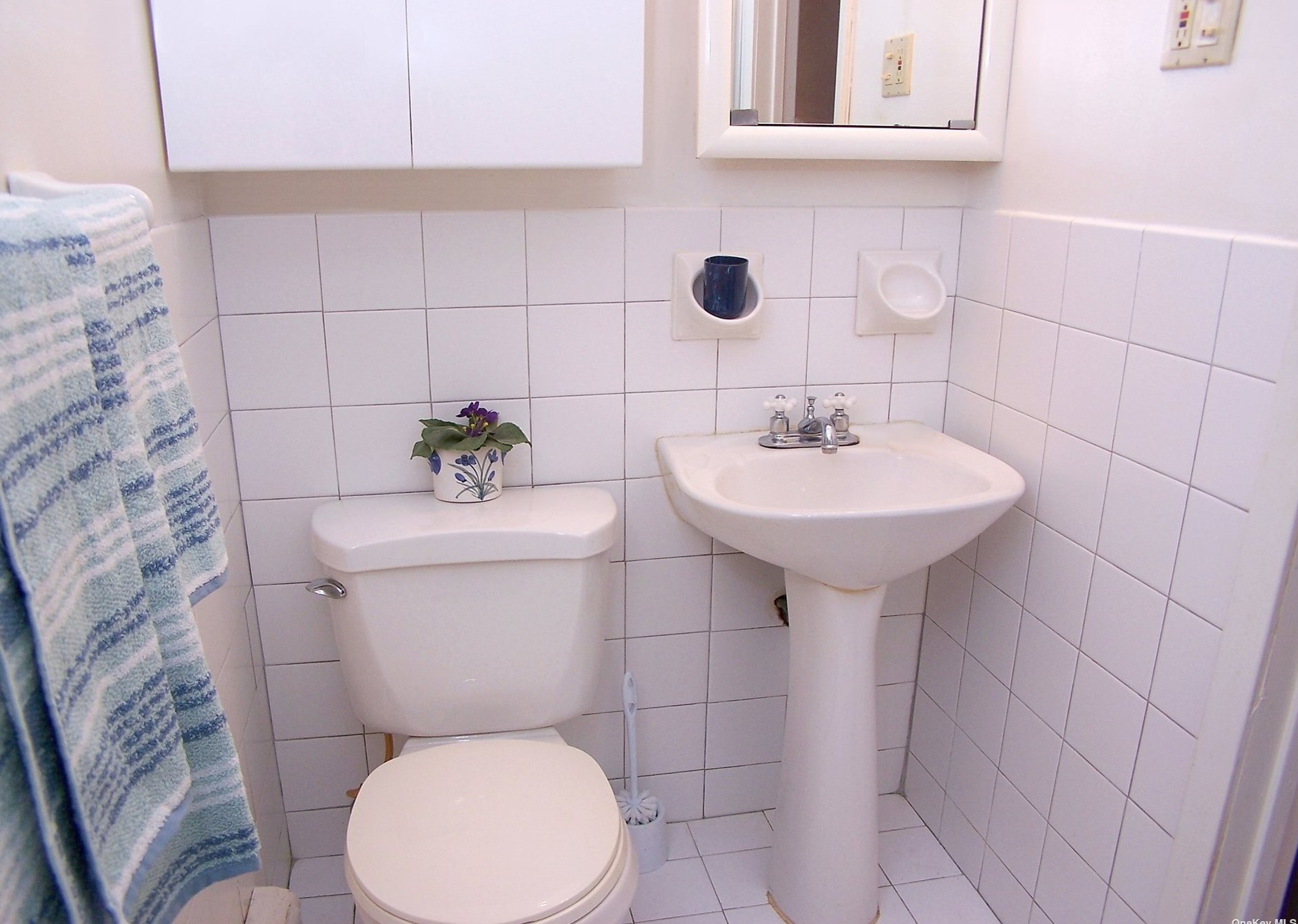 1947 Louis Kossuth Ave, Hauppauge NY 11779-6423 exterior