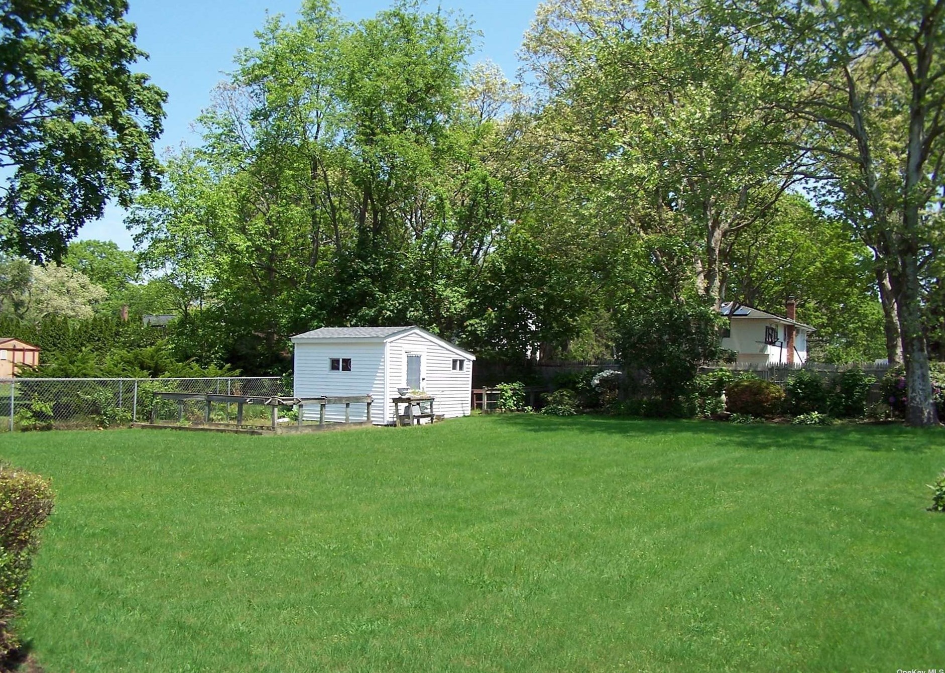 1947 Louis Kossuth Ave, Hauppauge NY 11779-6423 exterior