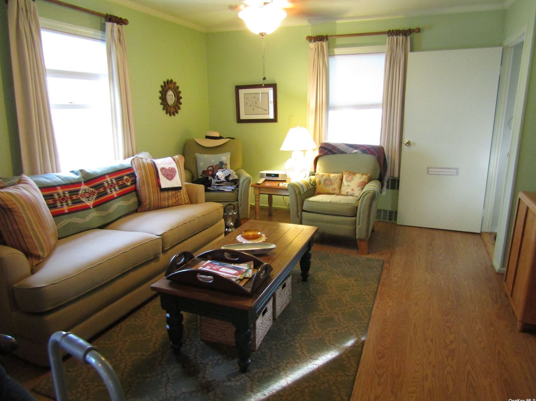 79-39 267th St, Floral Park, NY 11004