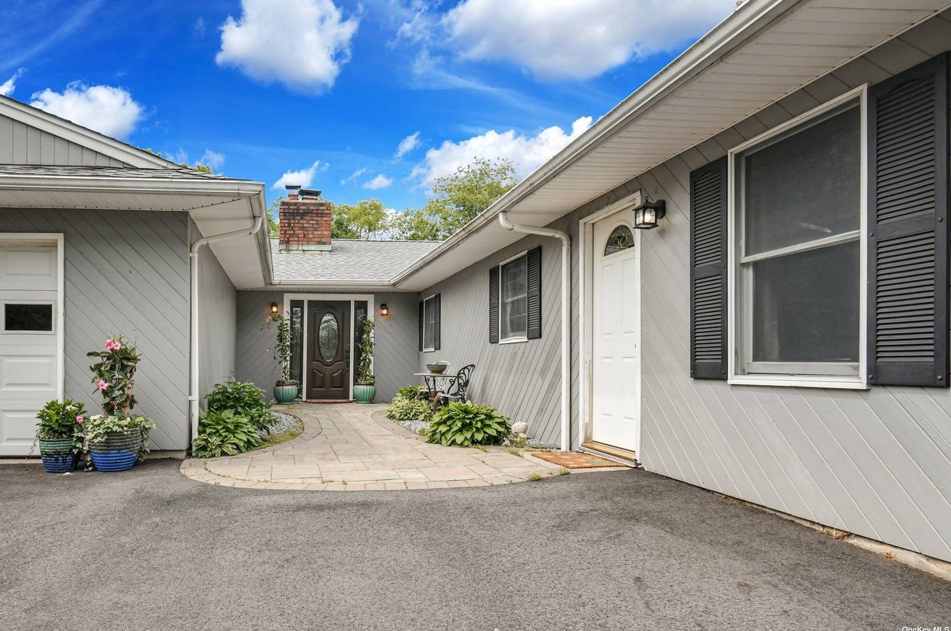 197 Stony Hollow Rd, Greenlawn, NY 11740-2522