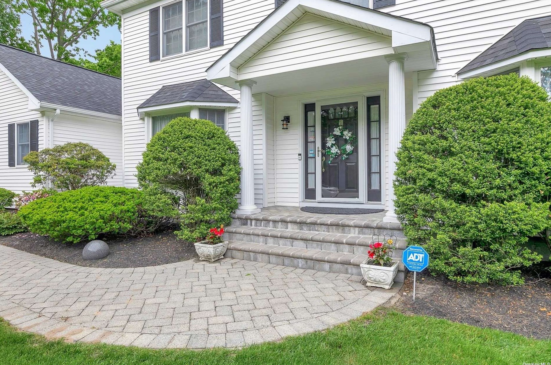 37 Westchester Dr, Rocky Point, NY 11778-8874