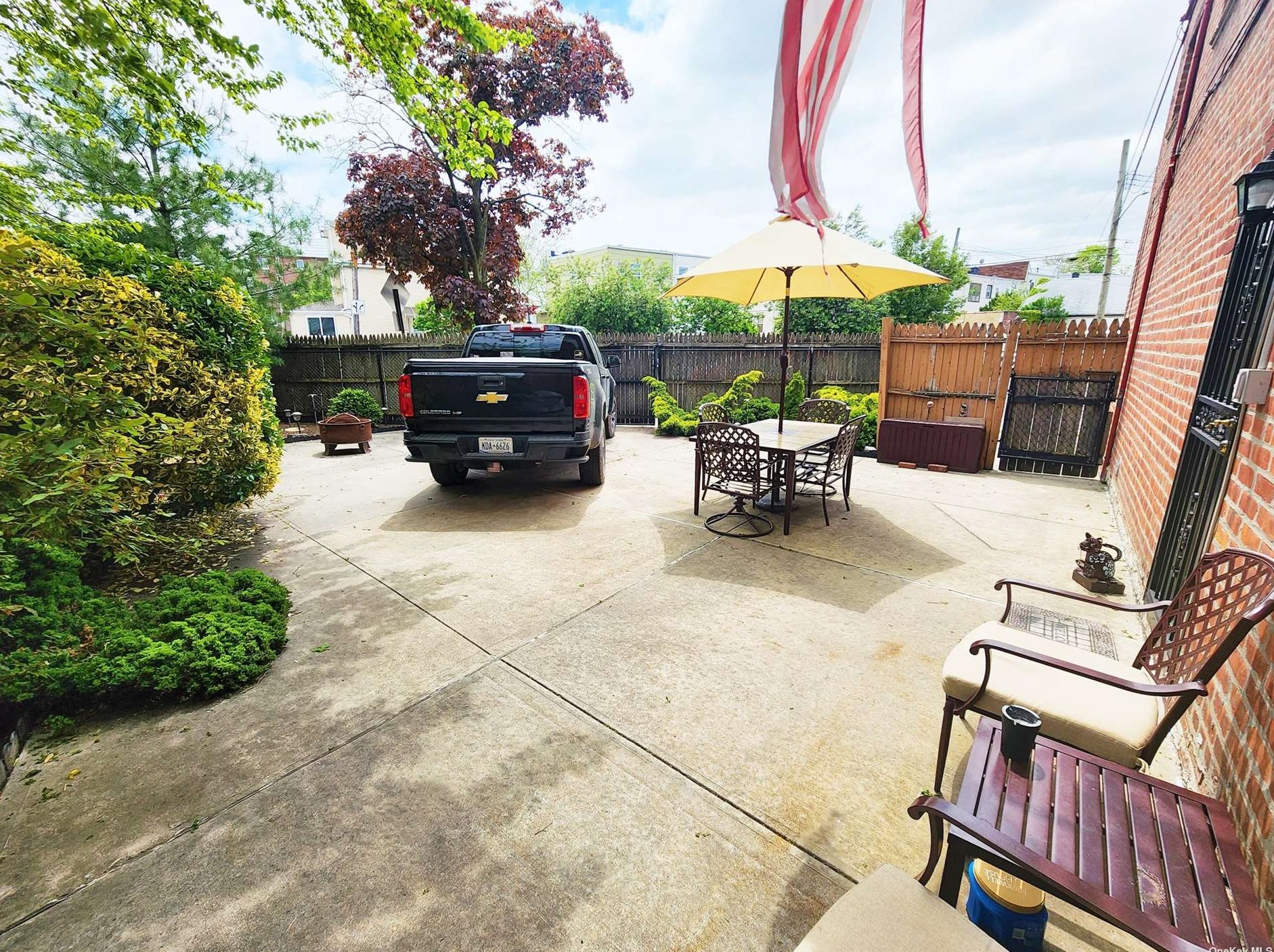 64-63 80th St, Flushing, NY 11379-1319