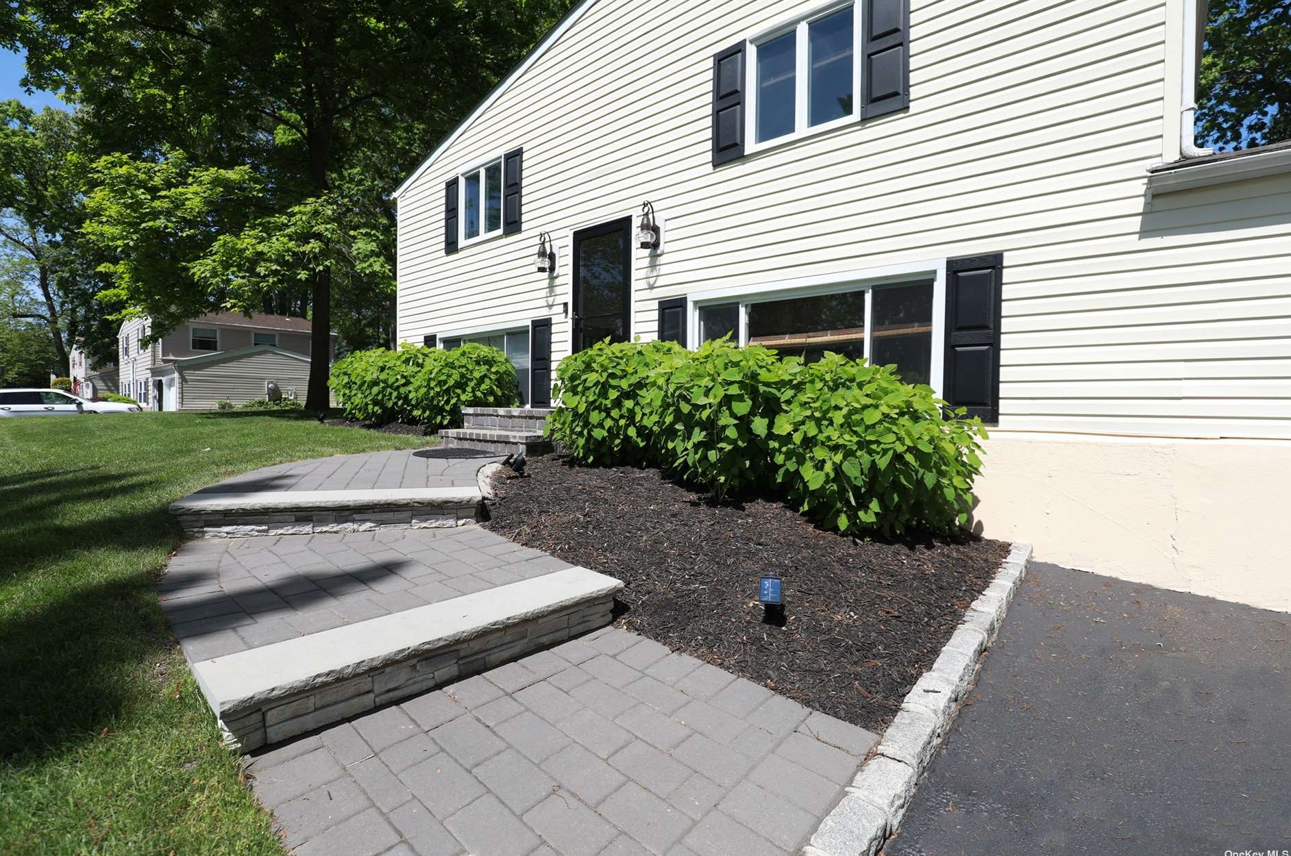 40 Ivy League Ln, Stonybrook, NY 11790-2723