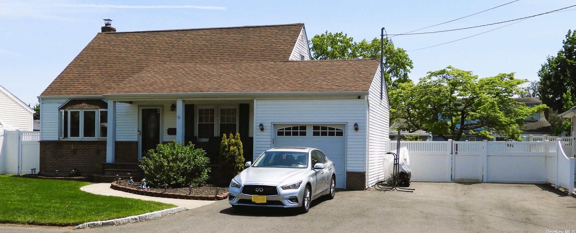 354 Sherbrooke Rd, North Lindenhurst, NY 11757