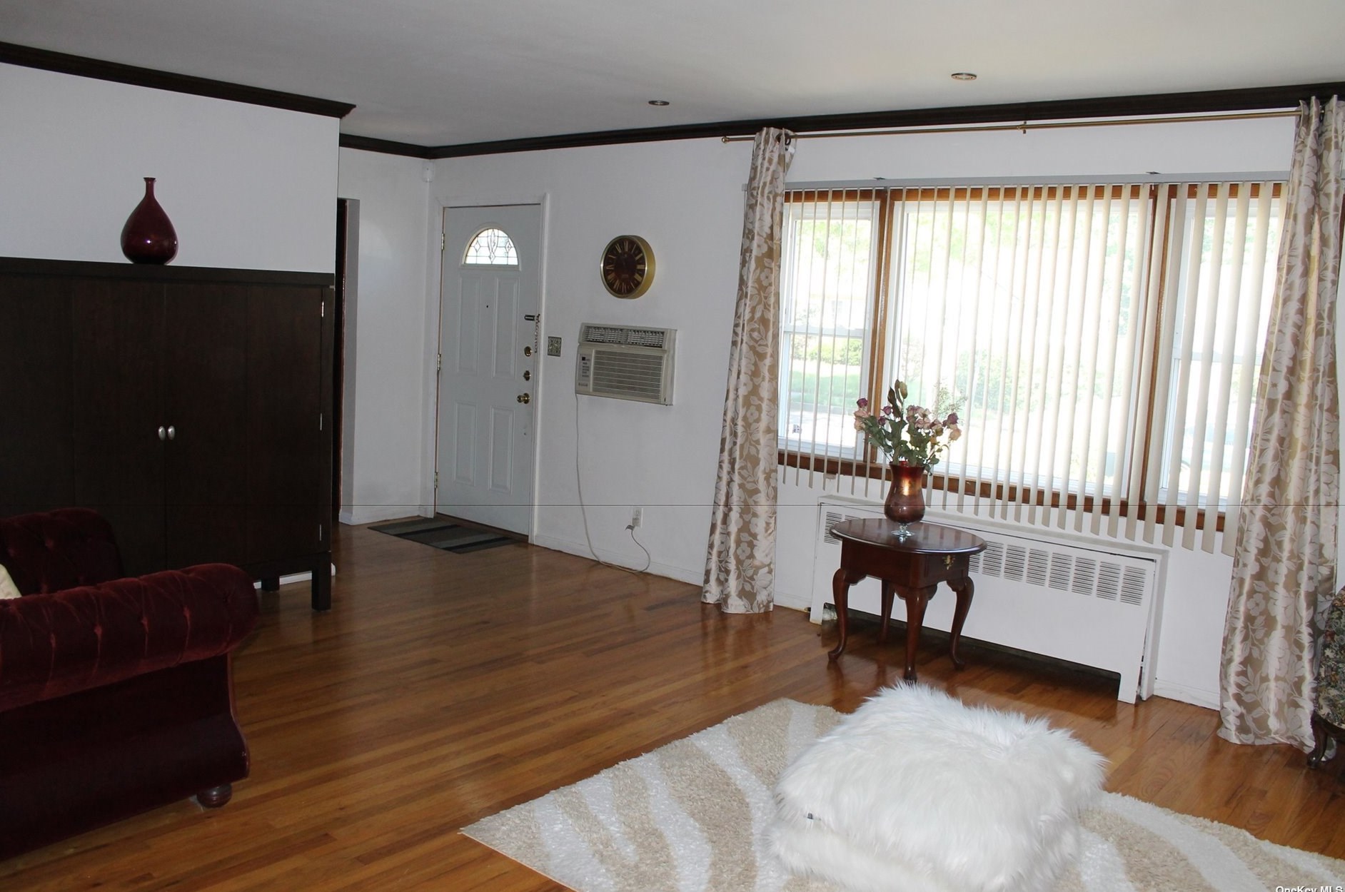 1324 Menard St, Hempstead, NY 11553-1320