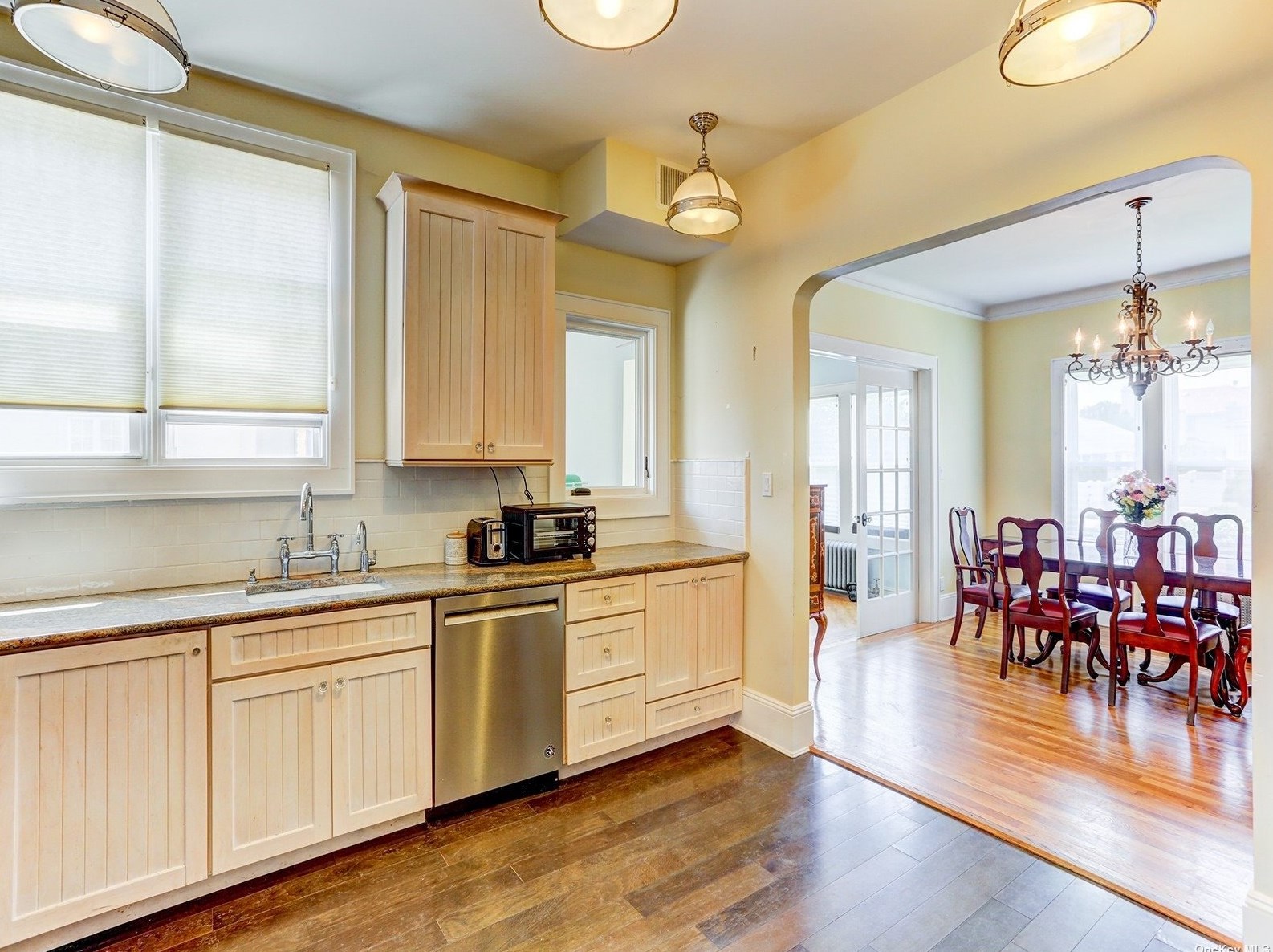 264 National Blvd, East Atlantic Beach NY  11561-3323 exterior