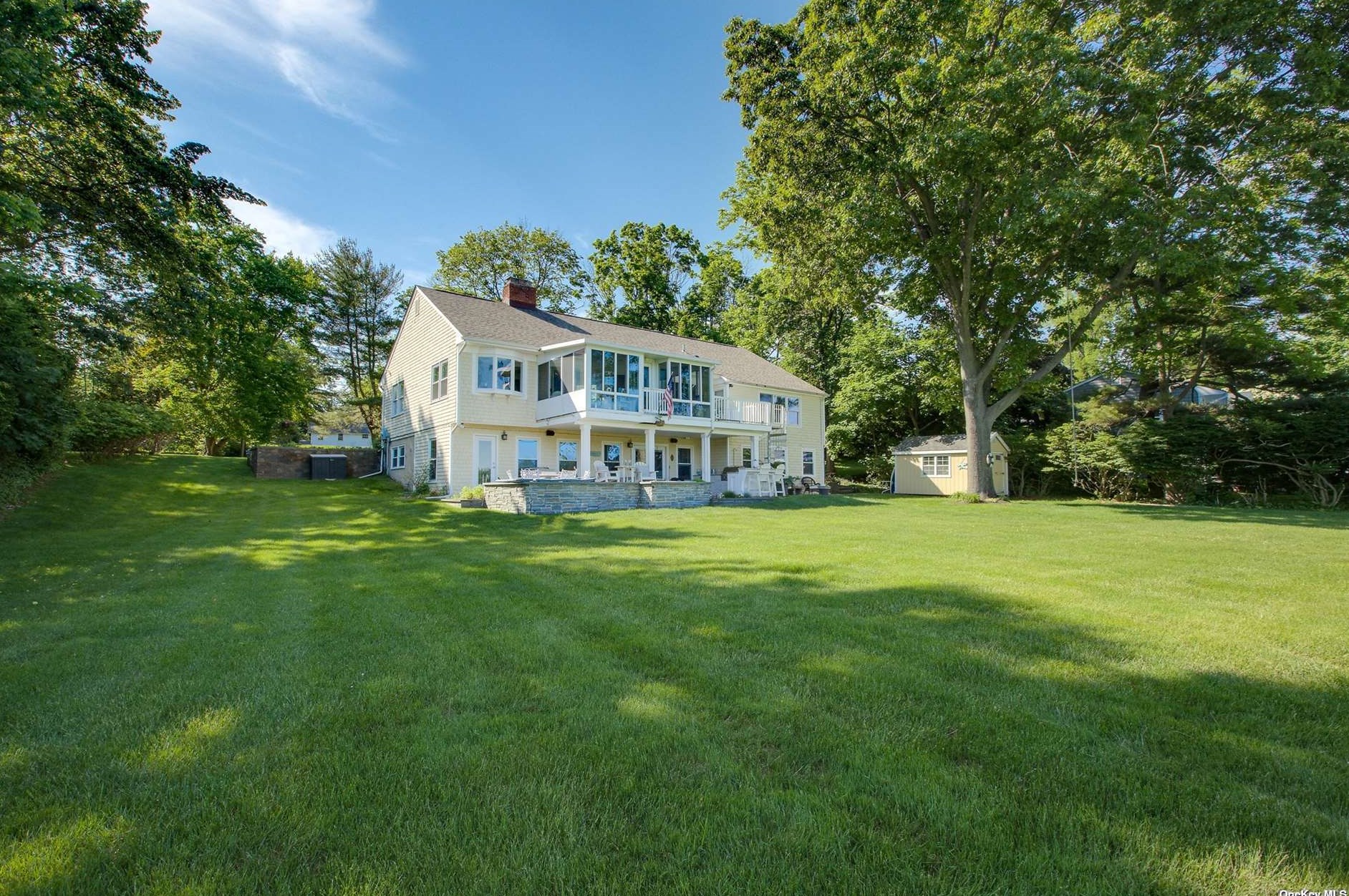 12 Johns Rd, Strongs Neck, NY 11733