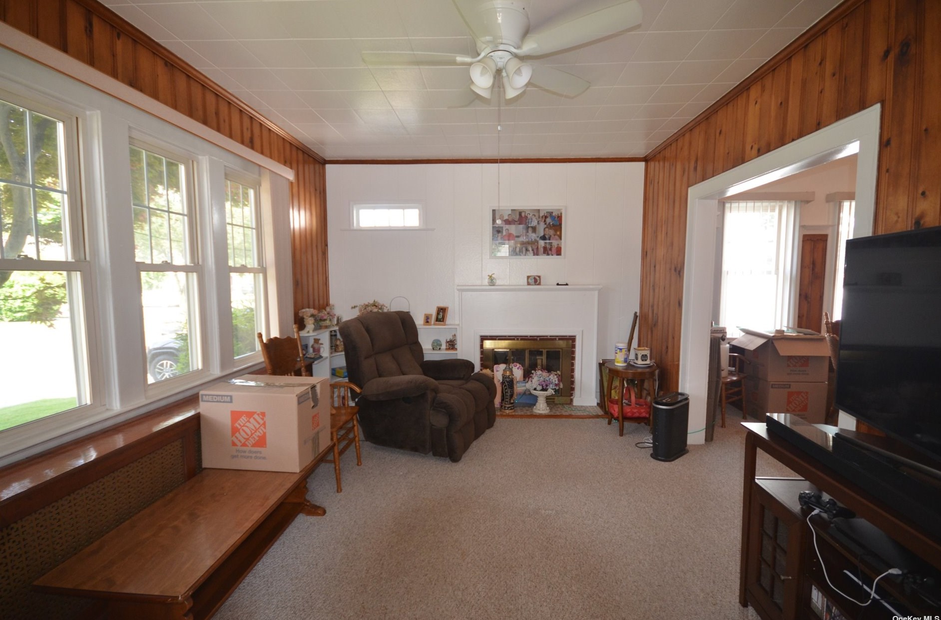 213 Smith St, North Merrick, NY 11566-3514