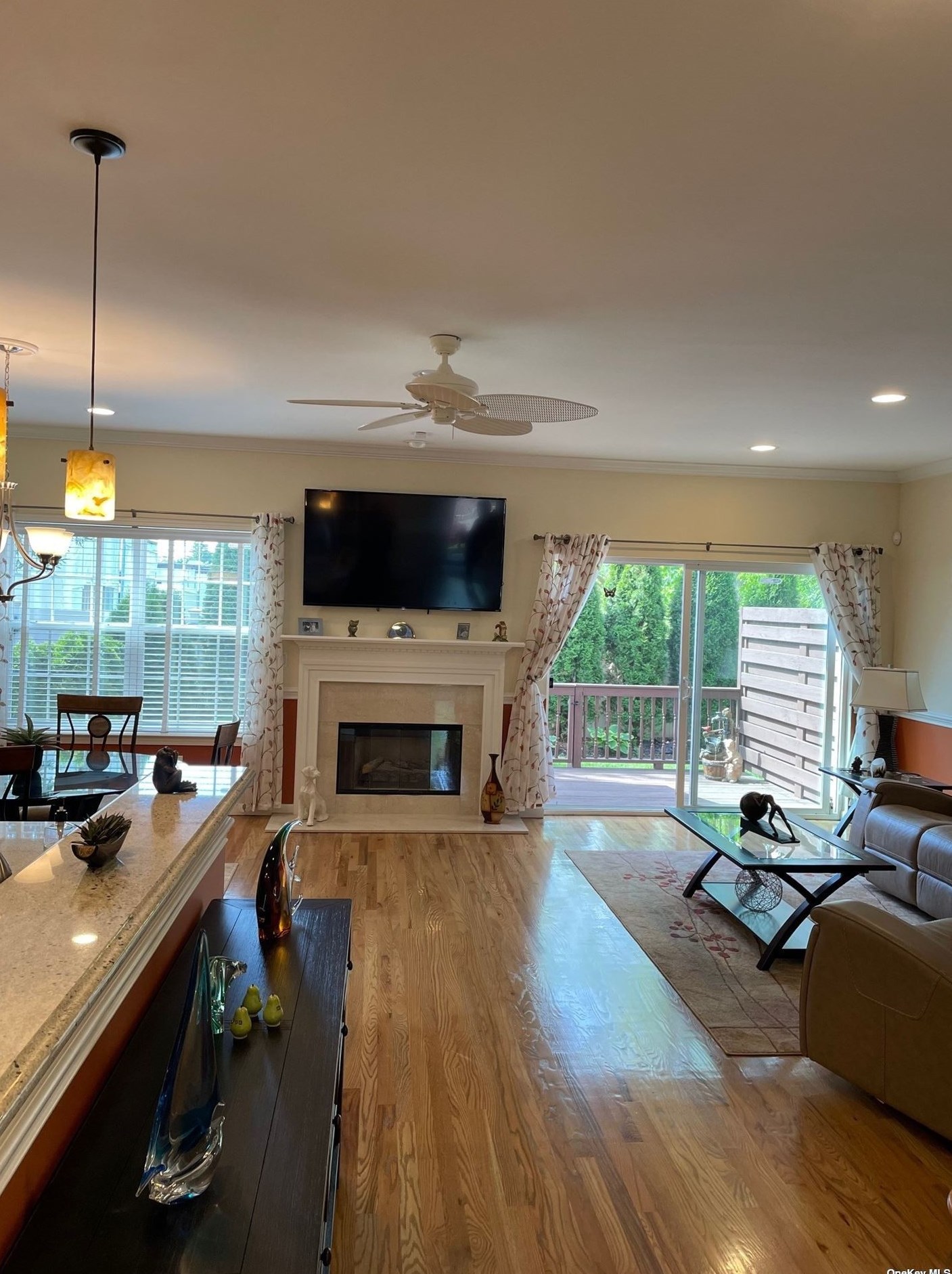 2 Terrace Ln, Canaan Lake, NY 11772-2146