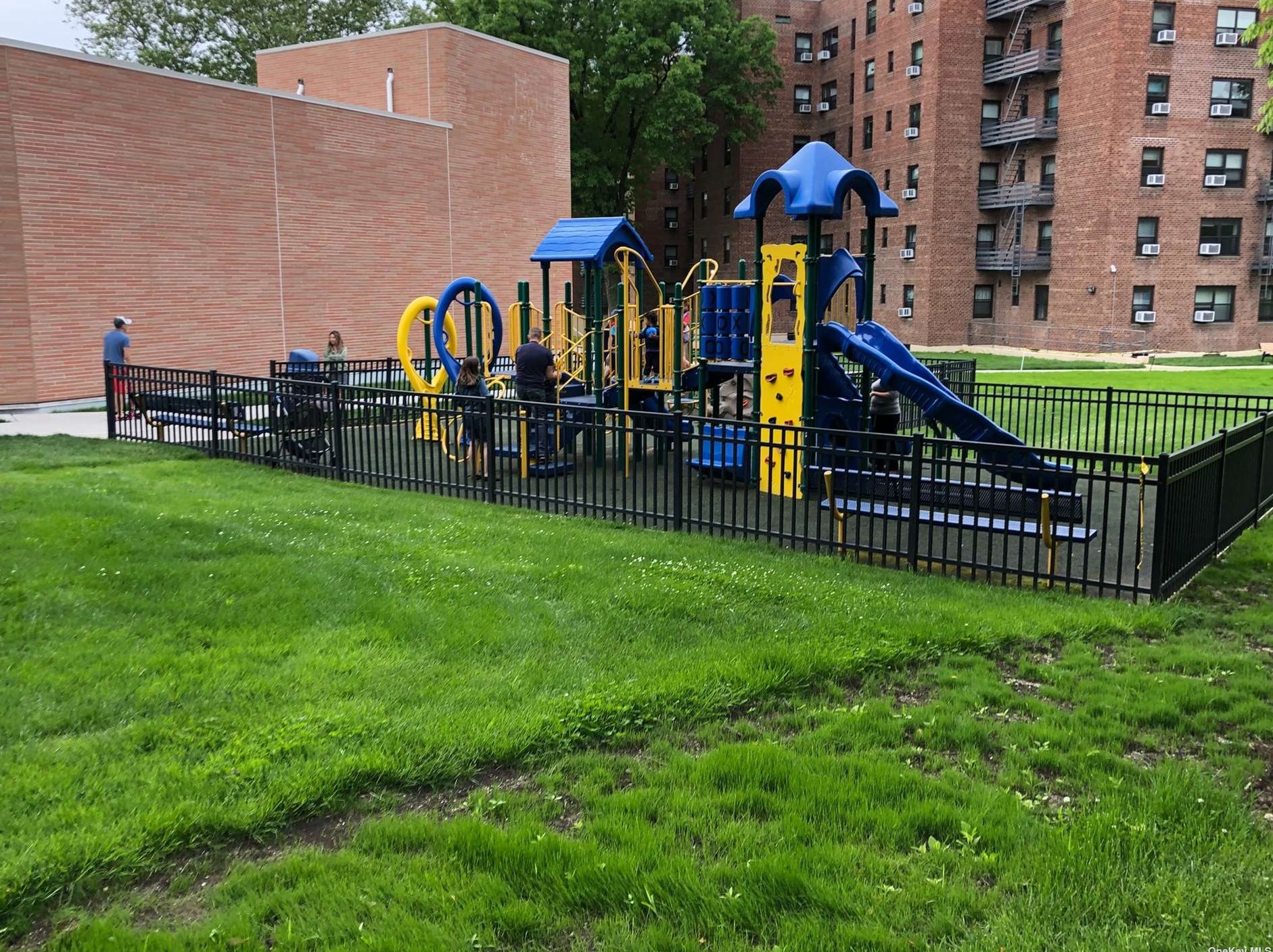 21306 75th Ave, Flushing NY 11364-3366 exterior