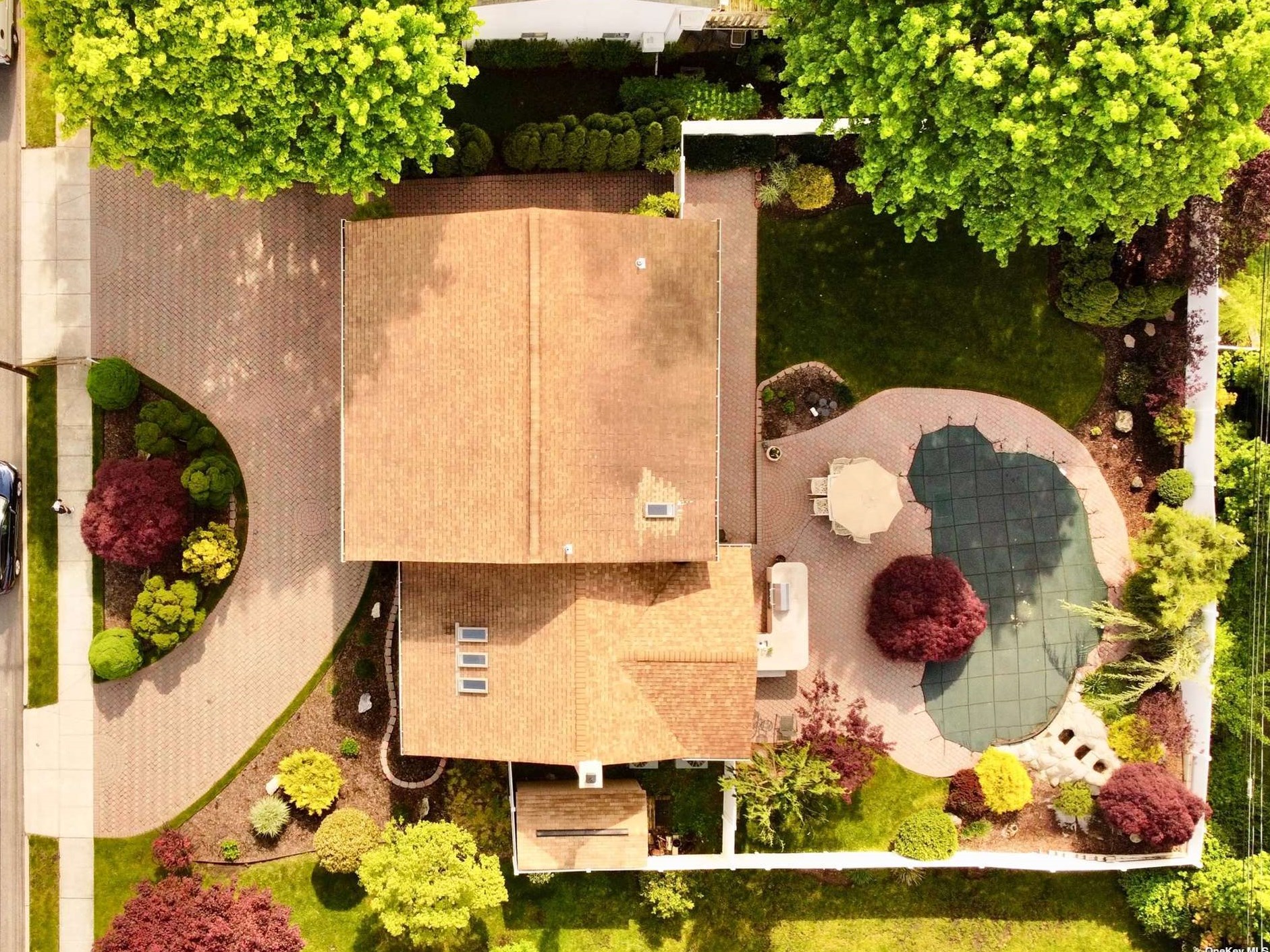 120 Haypath Rd, Bethpage, NY 11714