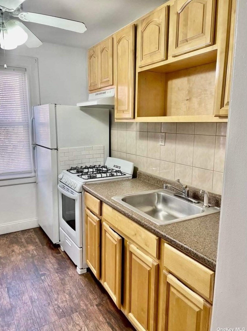 4065 Ithaca St #2, Flushing, NY 11373