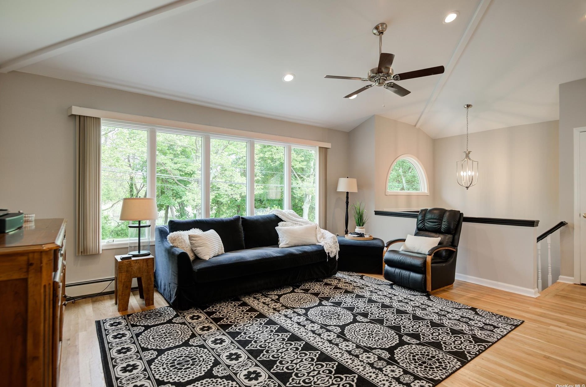 69 Sintsink Dr, Port Washington, NY 11050-2044