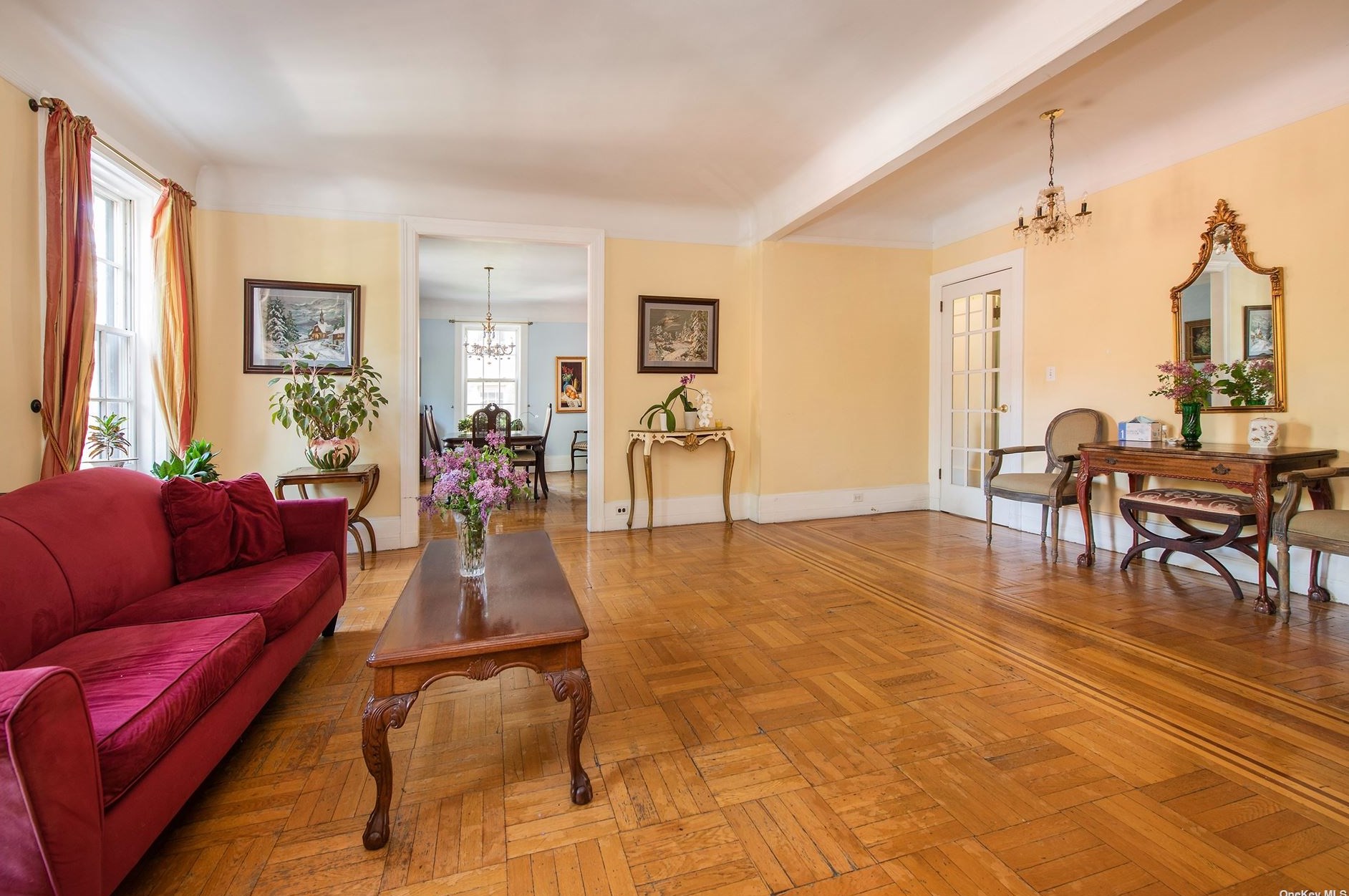 33-51 80th St, Flushing, NY 11372-1318
