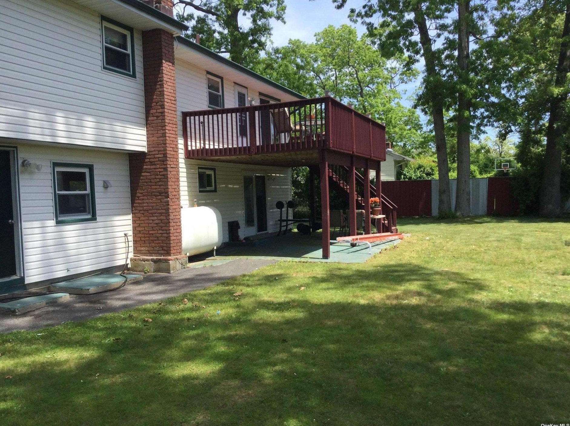 32 Pitcher St, Babylon, NY 11704